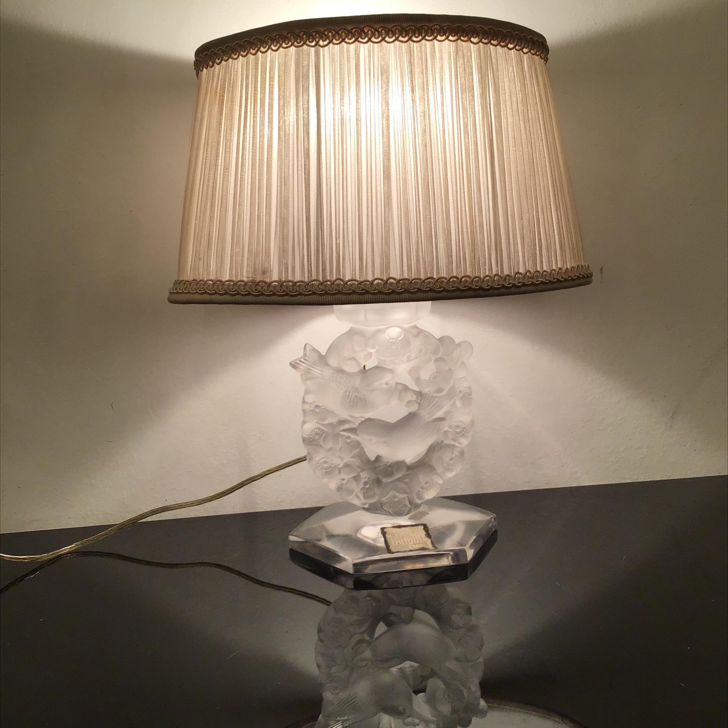 Lampe de bureau Lalique en verre et abat-jour en soie, 1930, France en vente 1