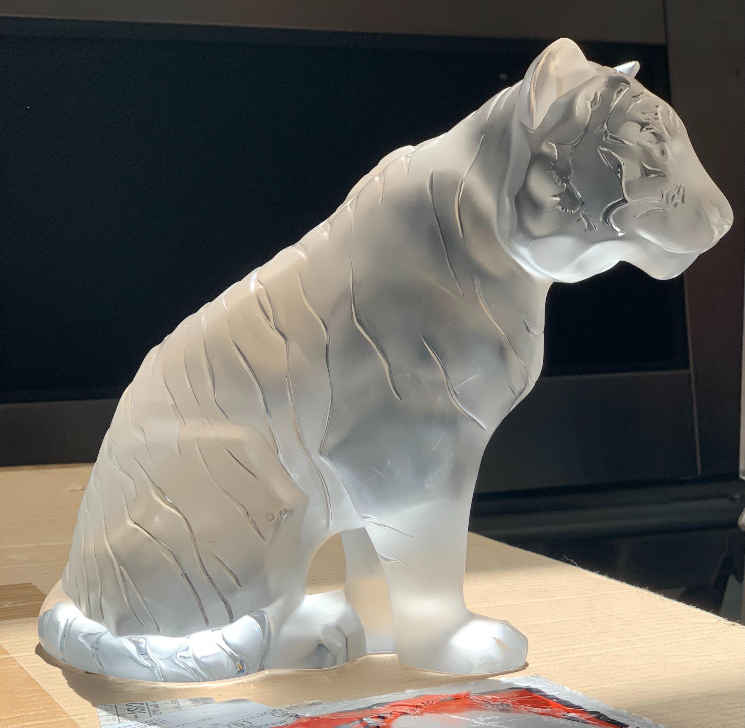 Lalique Tigre Assis, Escultura de Gran Cristal Tigre Sentado, Firmada, 2003 en venta 2
