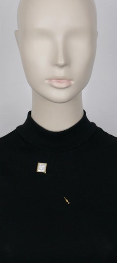 LALIQUE Vintage Crystal Ondine Lapel Pin