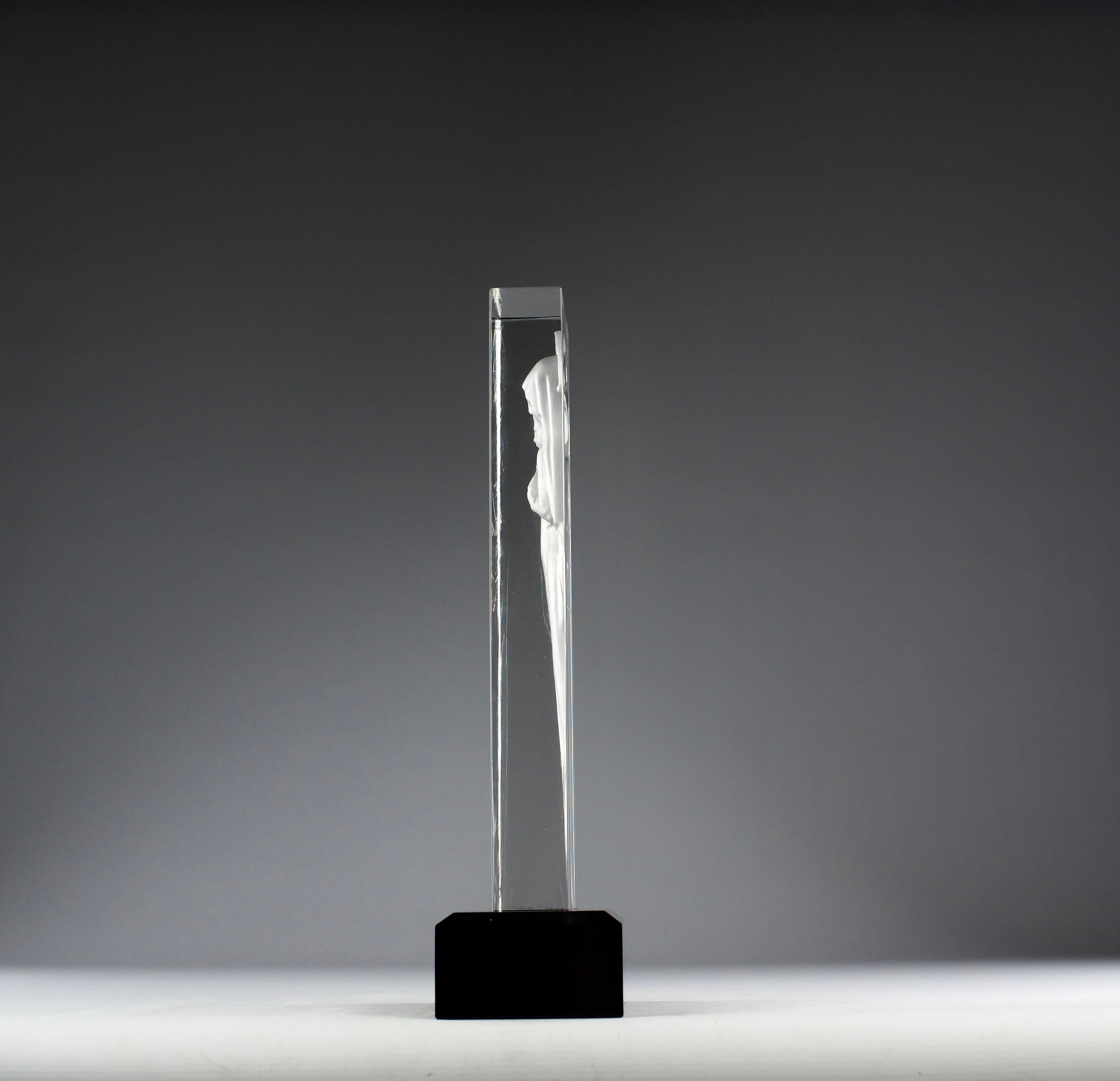 Français Lalique d'après René Lalique, sculpture en cristal Mère & Child, milieu du siècle dernier en vente