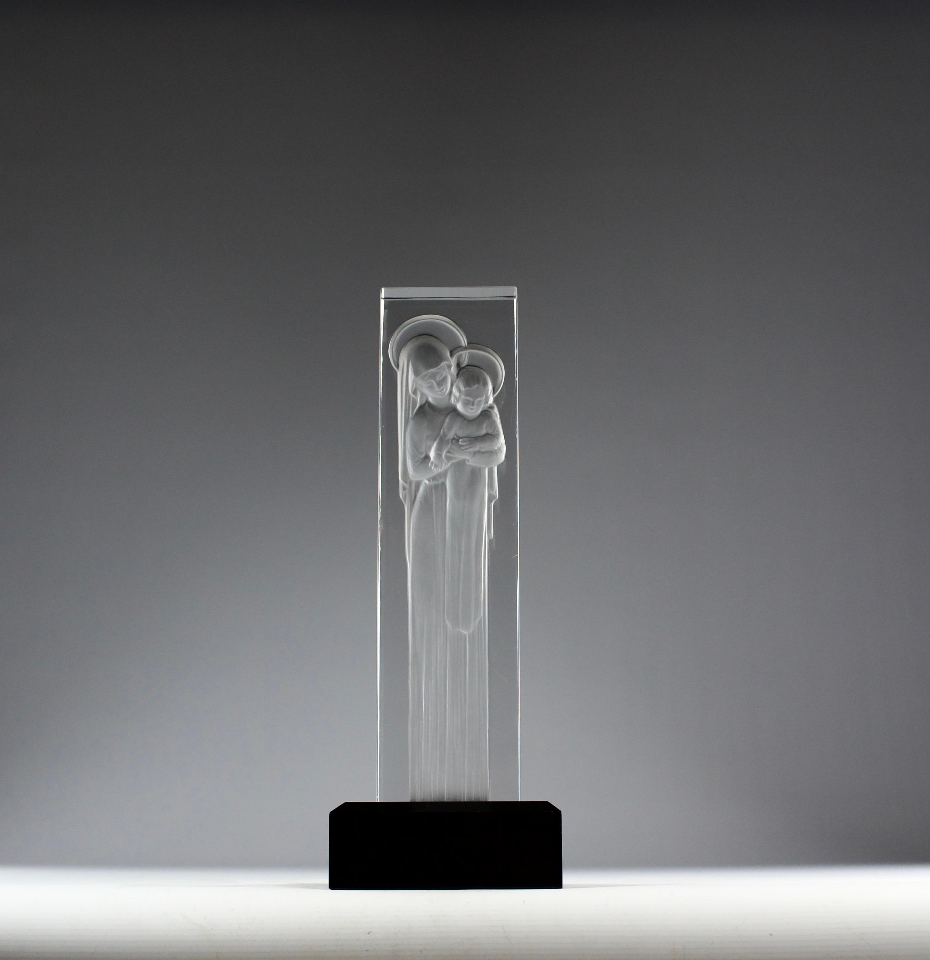 Cristal Lalique d'après René Lalique, sculpture en cristal Mère & Child, milieu du siècle dernier en vente
