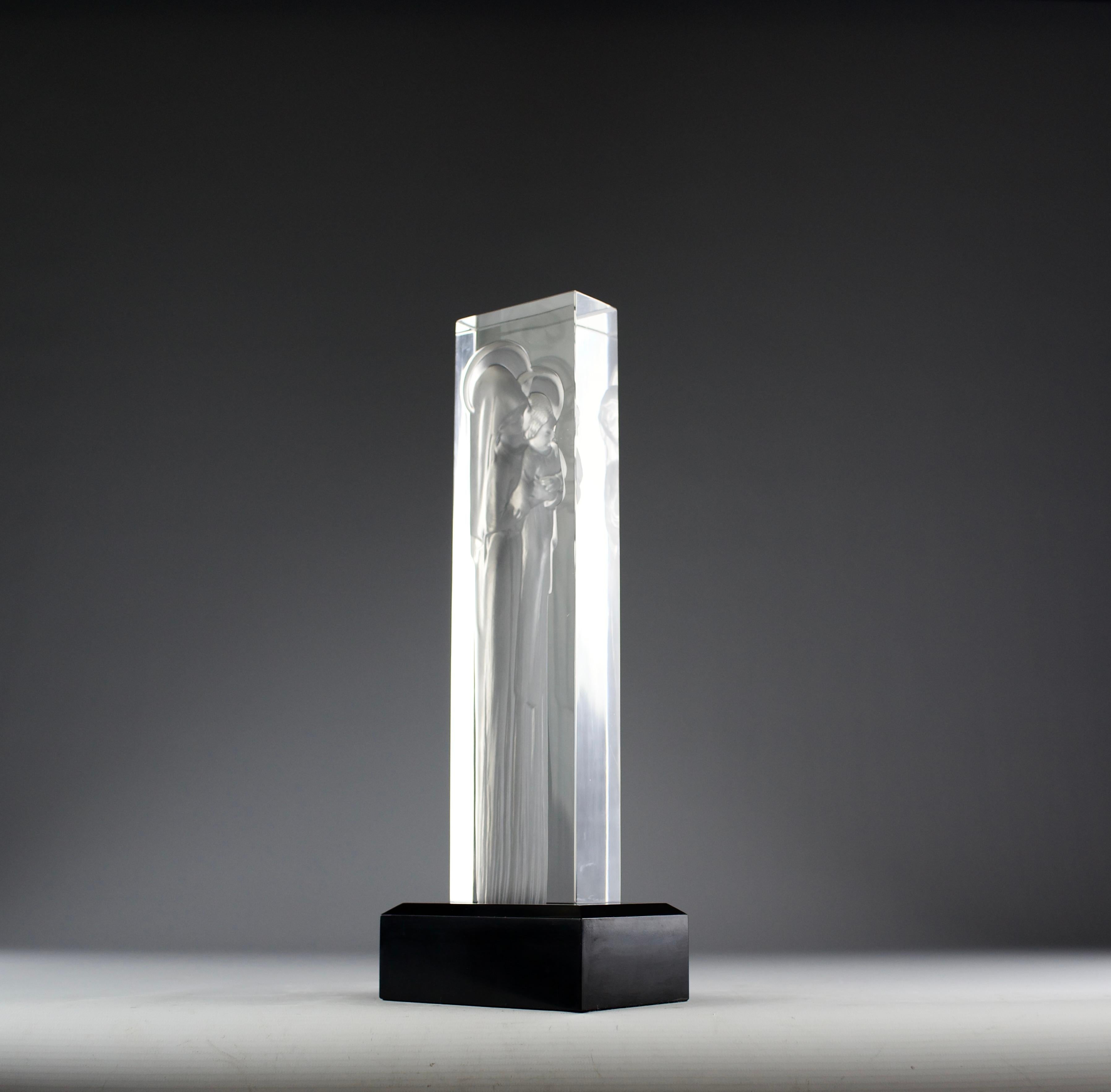 Lalique d'après René Lalique, sculpture en cristal Mère & Child, milieu du siècle dernier en vente 1