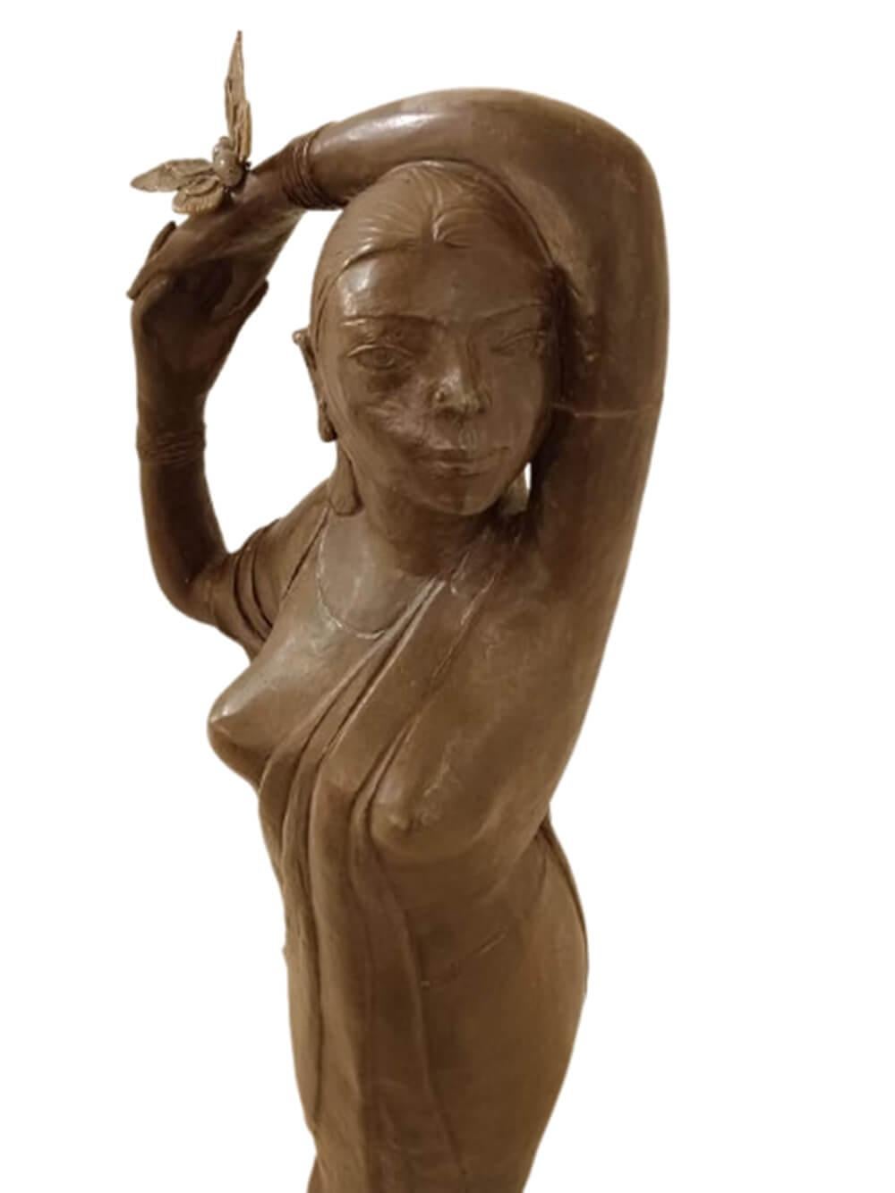 Tandrima-II, bronzo, edizione 1/5, colore marrone dell'artista indiano Modern 