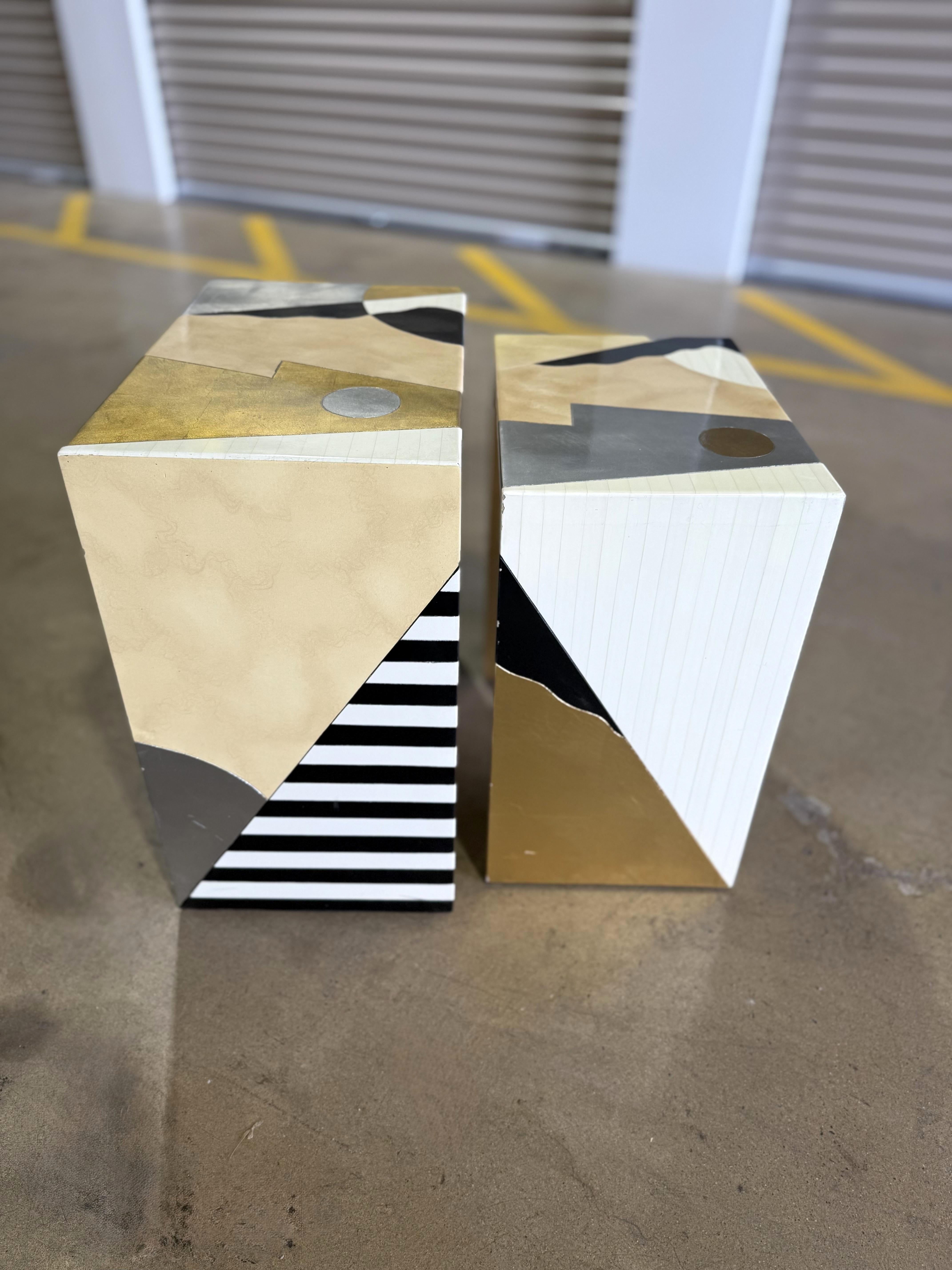 Mesas nido estilo Memphis Lam Lee finales del siglo XX en venta