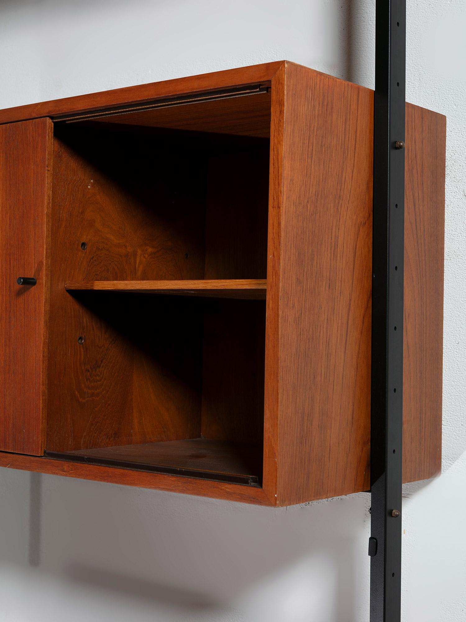 Minimales Bücherregal „Lama“ aus Holz und Metall von Paolo Tilche für Arform, Italien, 1960er Jahre im Zustand „Gut“ im Angebot in Milan, IT