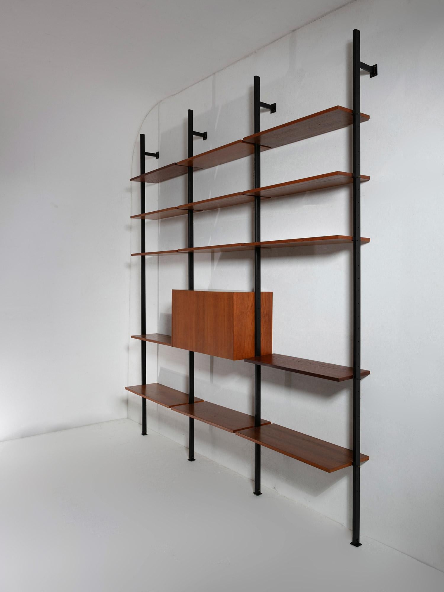 Minimales Bücherregal „Lama“ aus Holz und Metall von Paolo Tilche für Arform, Italien, 1960er Jahre im Angebot 3