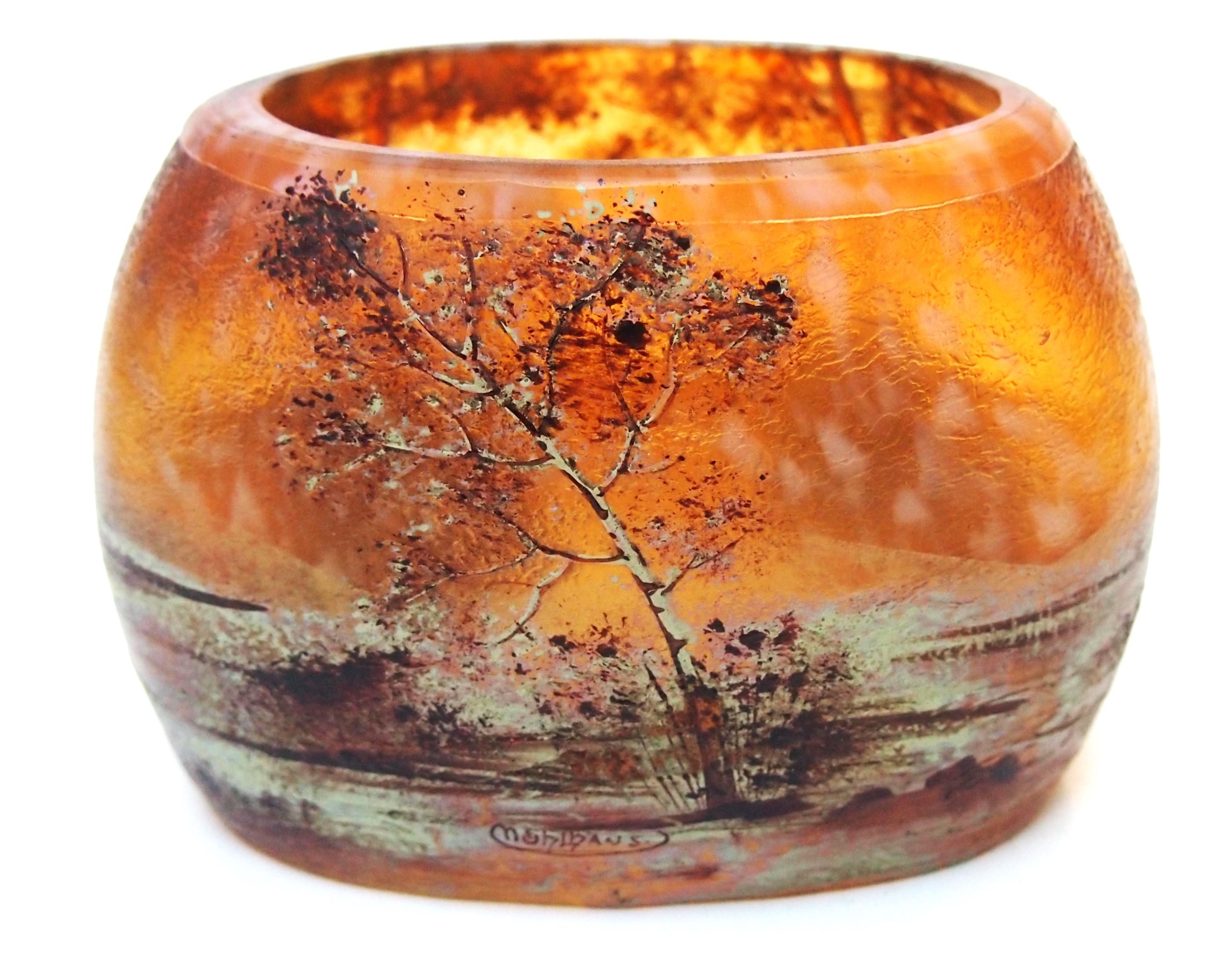 Lamartine Jarrón de cristal con esmalte y camafeo Paisaje invernal francés/argelino c1920 Art Nouveau en venta