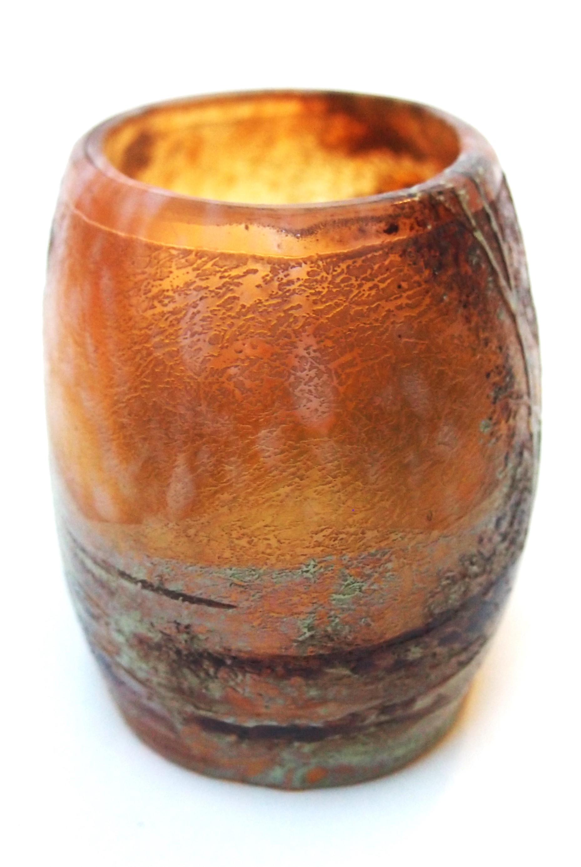 Lamartine Jarrón de cristal con esmalte y camafeo Paisaje invernal francés/argelino c1920 Argelino en venta