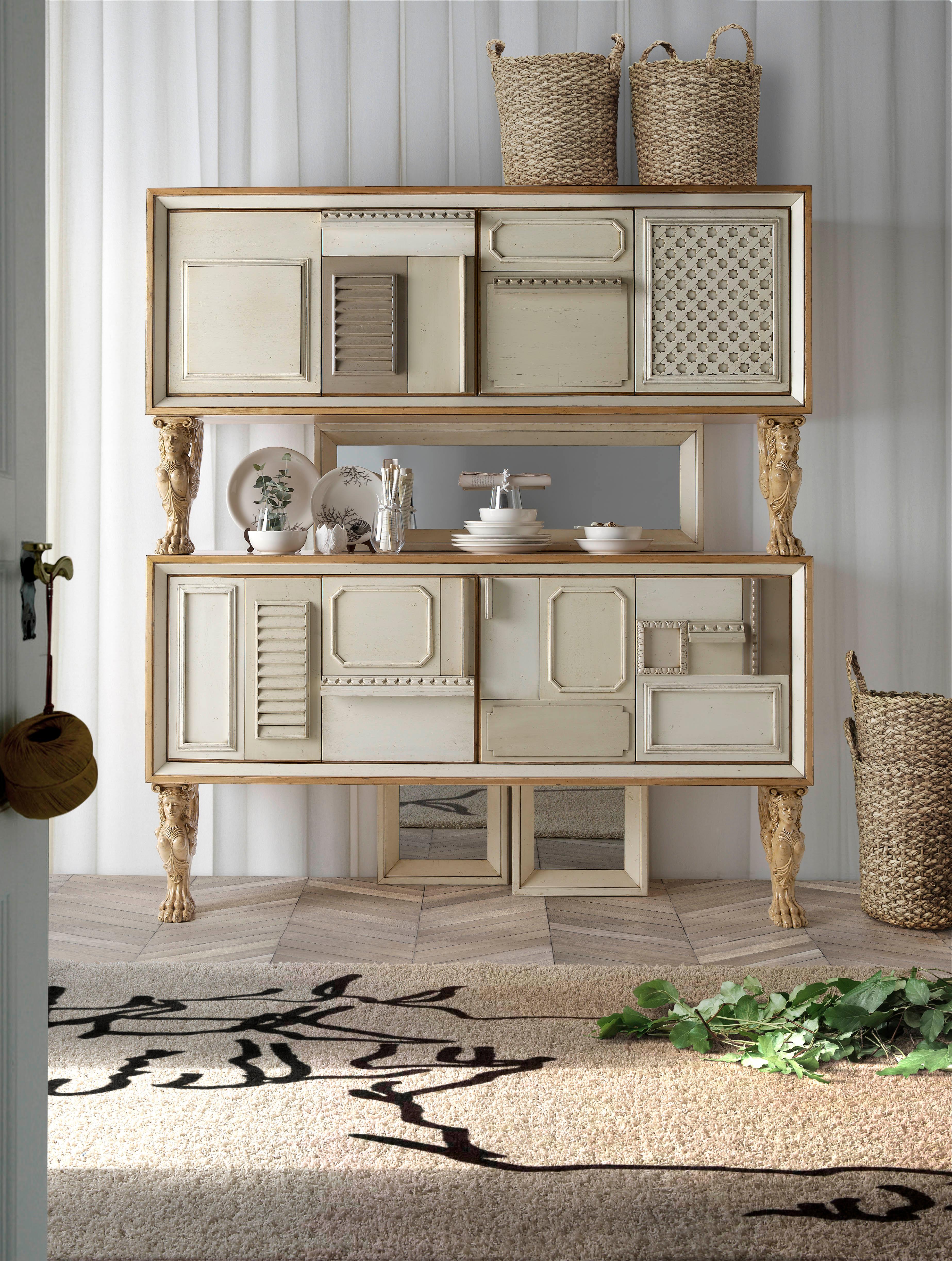 Lamassu Anrichte I von Lola Glamour
Abmessungen: T 45 x B 170 x H 94 cm
MATERIALIEN: Holz.

Wir sind Félix und Désirée Ramos, Brüder und Produktdesigner unserer Marke Lola Glamour.
Wir interessieren uns für das Einzigartige, das Andersartige, die