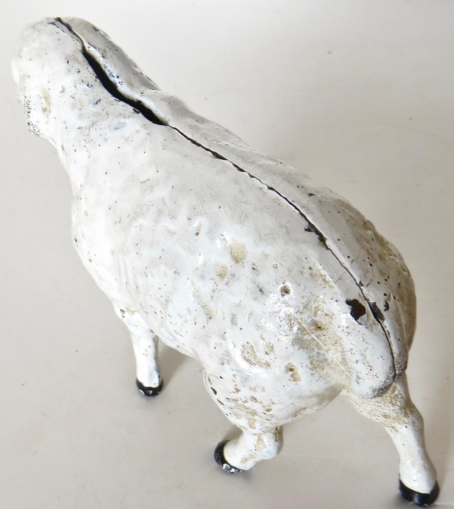 Américain Tirelire fixe en fonte « Lamb », américaine, datant d'environ 1970 en vente