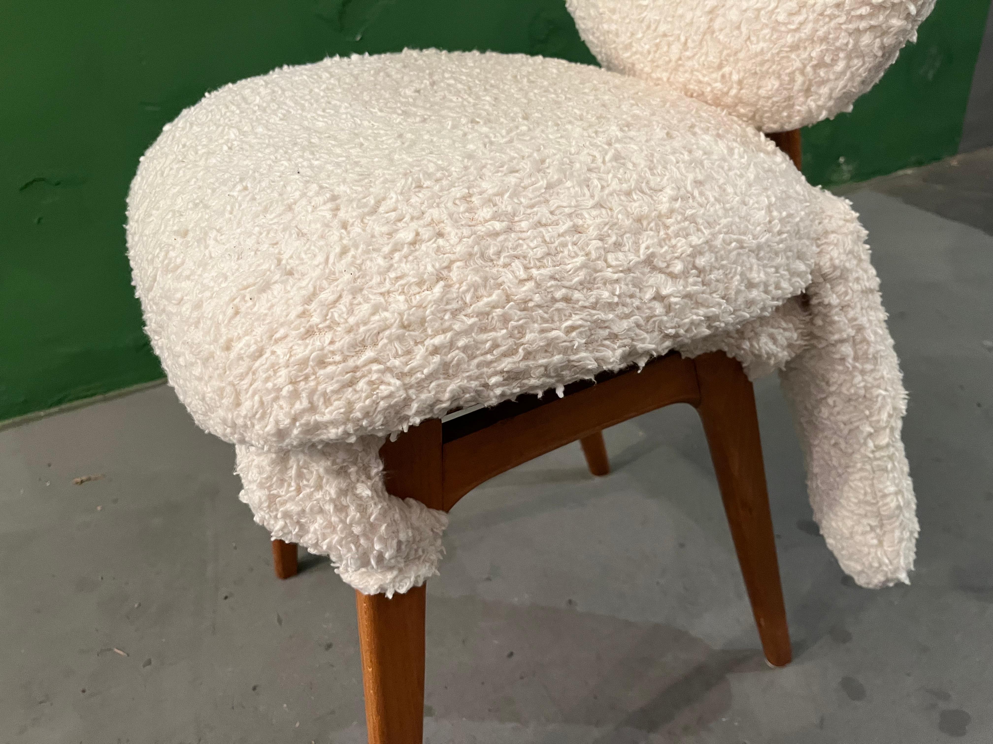Teddy-Stühle aus Lammfell von Markus Friedrich Staab im Angebot 1