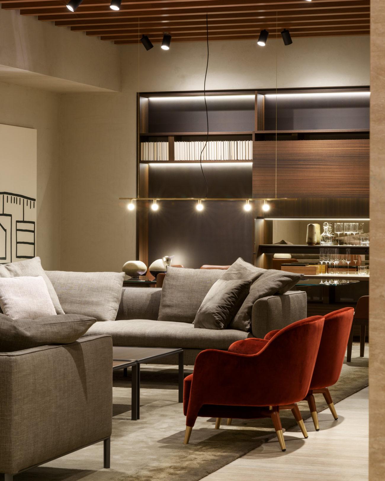 Retails $2100
The Dot Line Suspension combines the luminosity of exposed bulbs with the richness of brass in a geometrical distribution. The result is a collection of lamps inspired by a graceful balance of lines and incandescent points.

Size
5