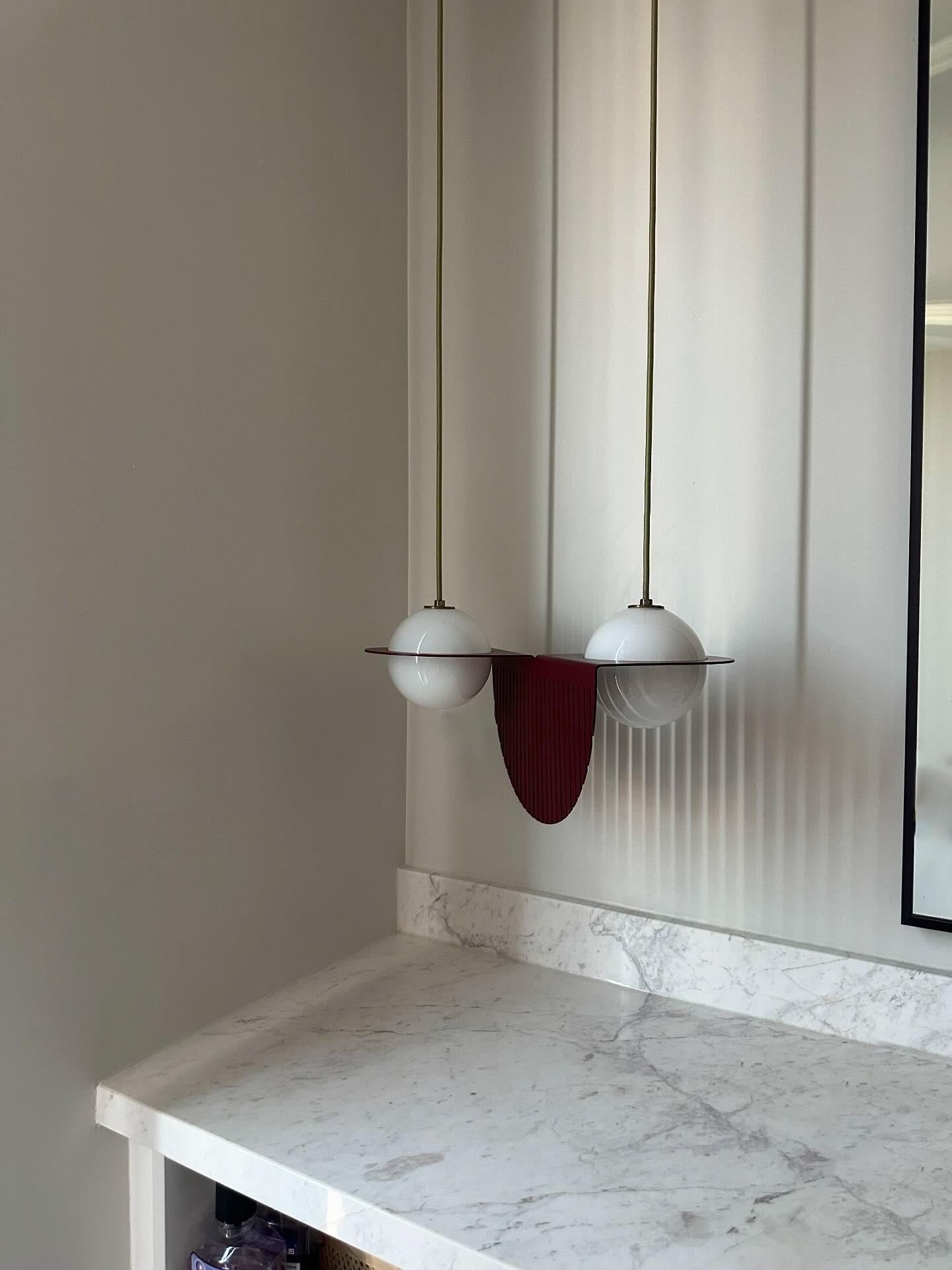 Poudré Lampe suspendue Lambert & Fils Laurent 09 à cordon parallèle en vente