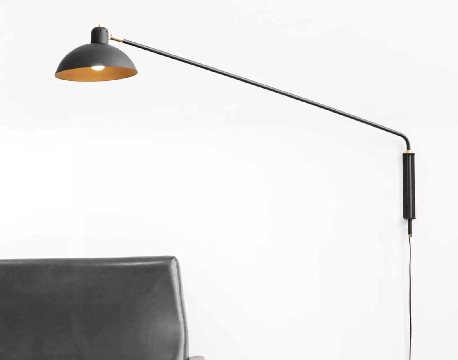 Waldorf ist eine elegante Kollektion, die von der stilvollen und berühmten Marke Lambert & Fils entworfen wurde. Diese Collection'S besteht aus: pulverbeschichtetem Stahl und Aluminium, Messing. Die Kugel: Milchglas, der Draht ist aus Vinyl.

Das