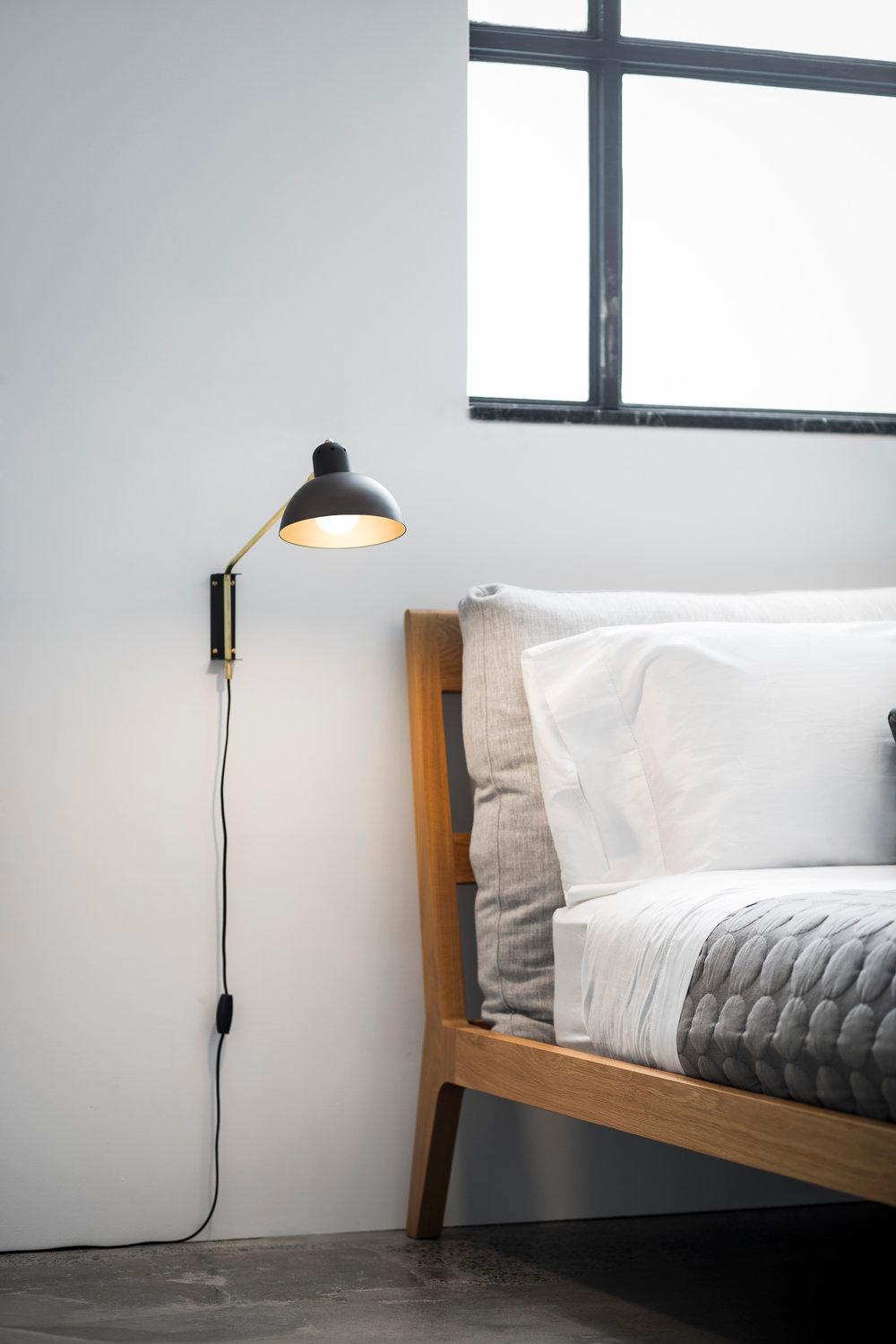 Lambert & Fils Waldorf-Leuchte – groß (Kanadisch) im Angebot