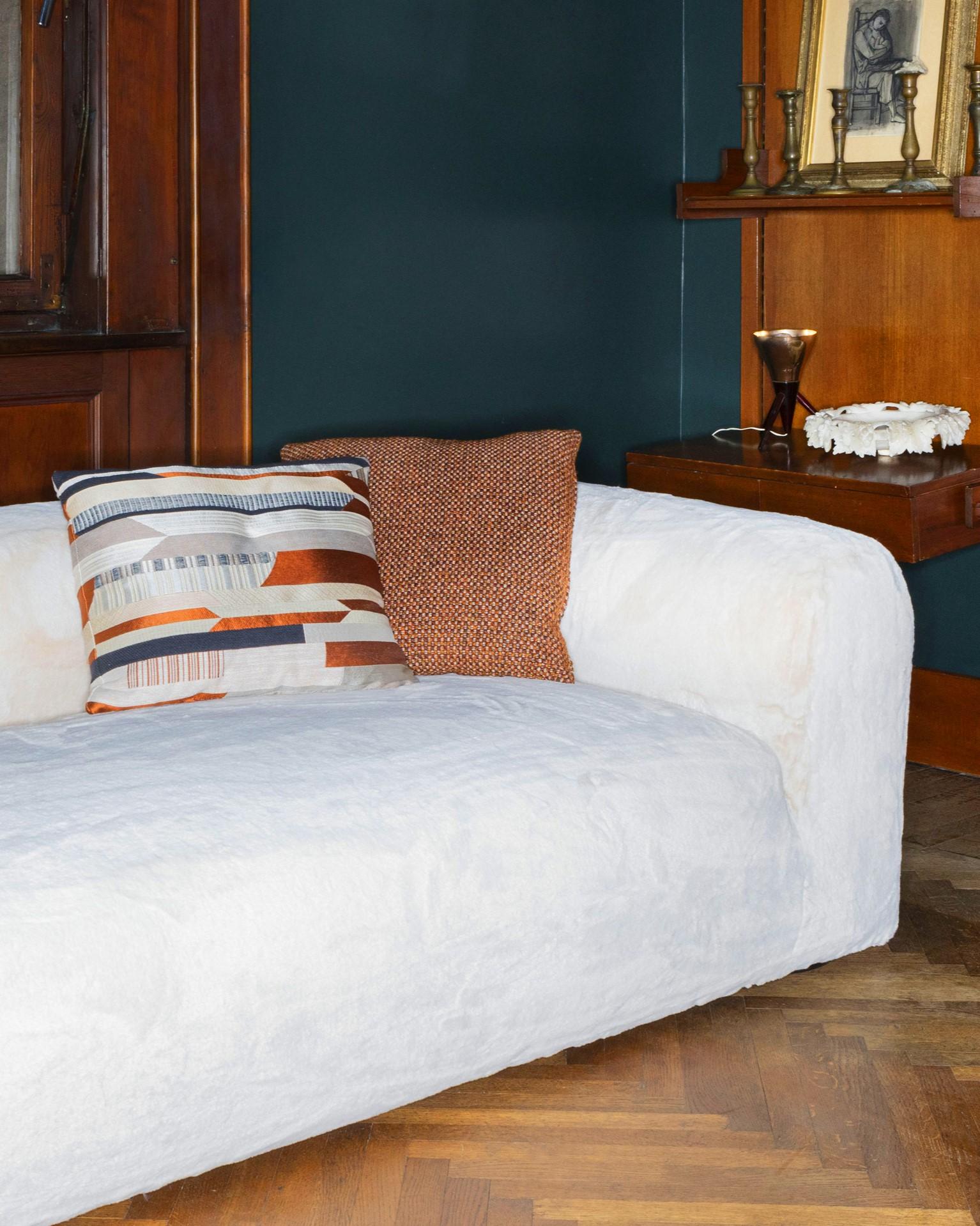 Moderne Lambert, canapé entièrement doublé en fourrure synthétique, DainelliStudio pour Somaschini, Italie en vente