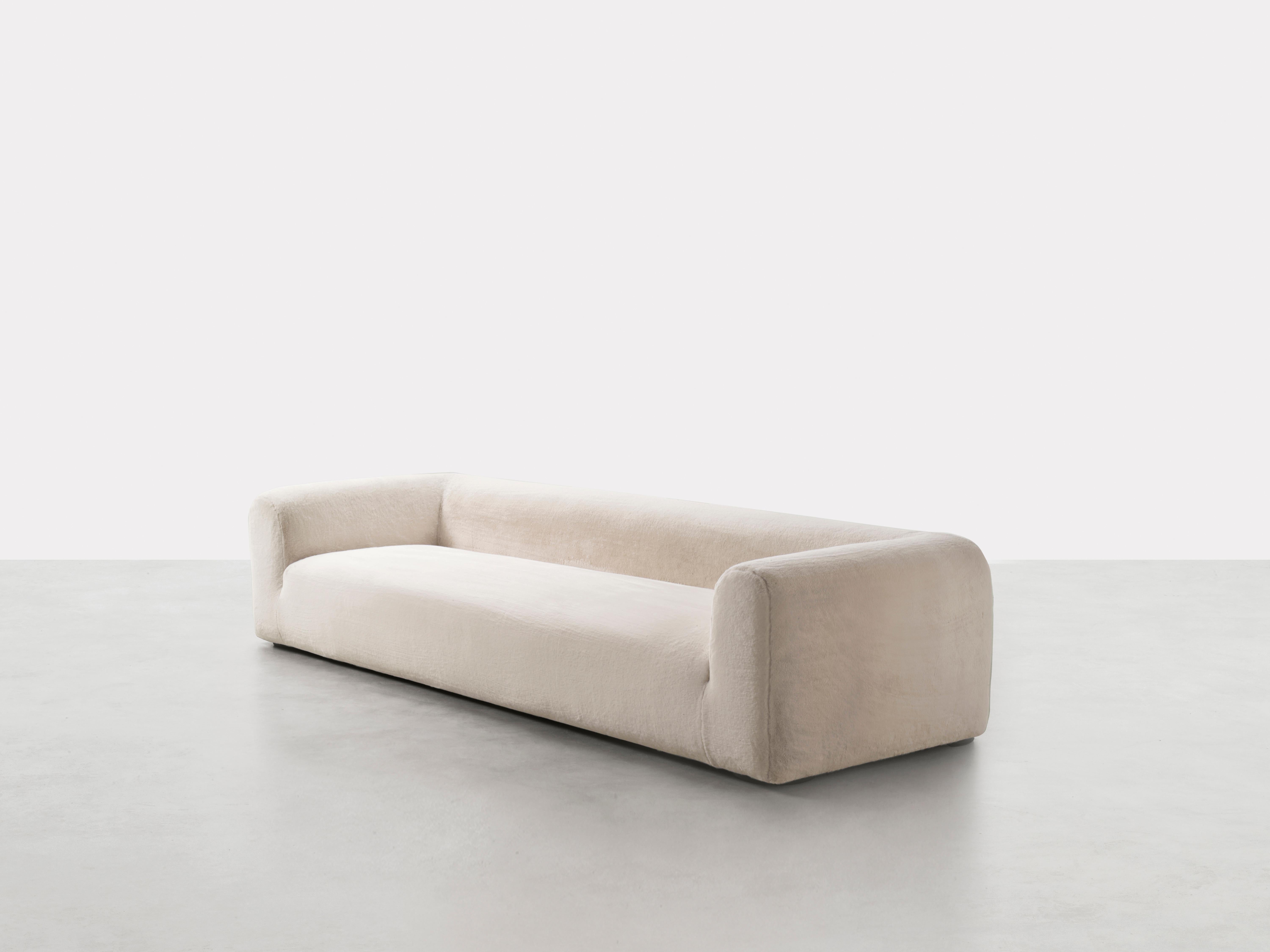 Tissage Lambert, canapé entièrement doublé en fourrure synthétique, DainelliStudio pour Somaschini, Italie en vente