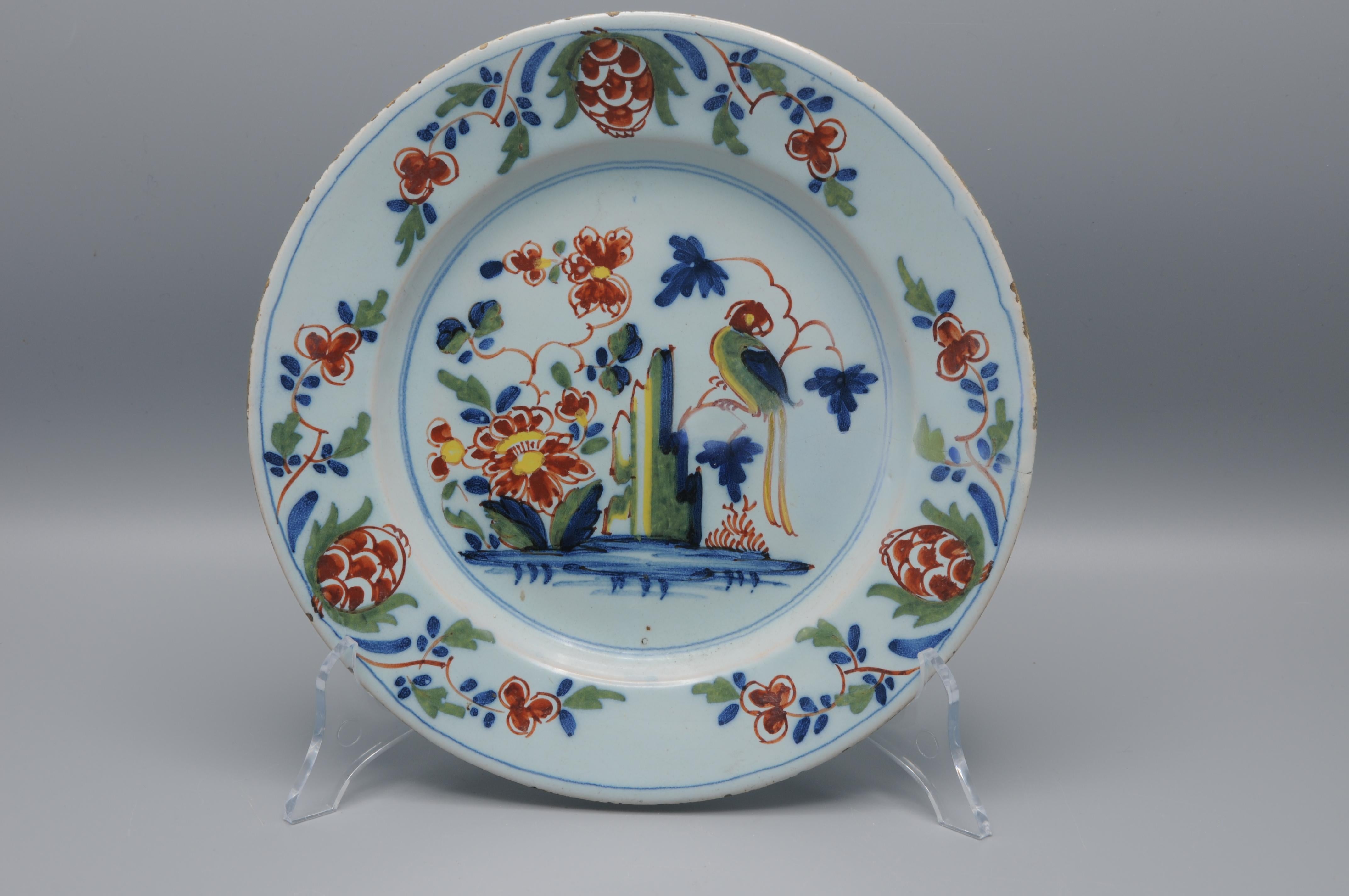 Chinoiseries Lambeth London - Assiette à perroquet en Delftware anglais, milieu du 18ème siècle en vente