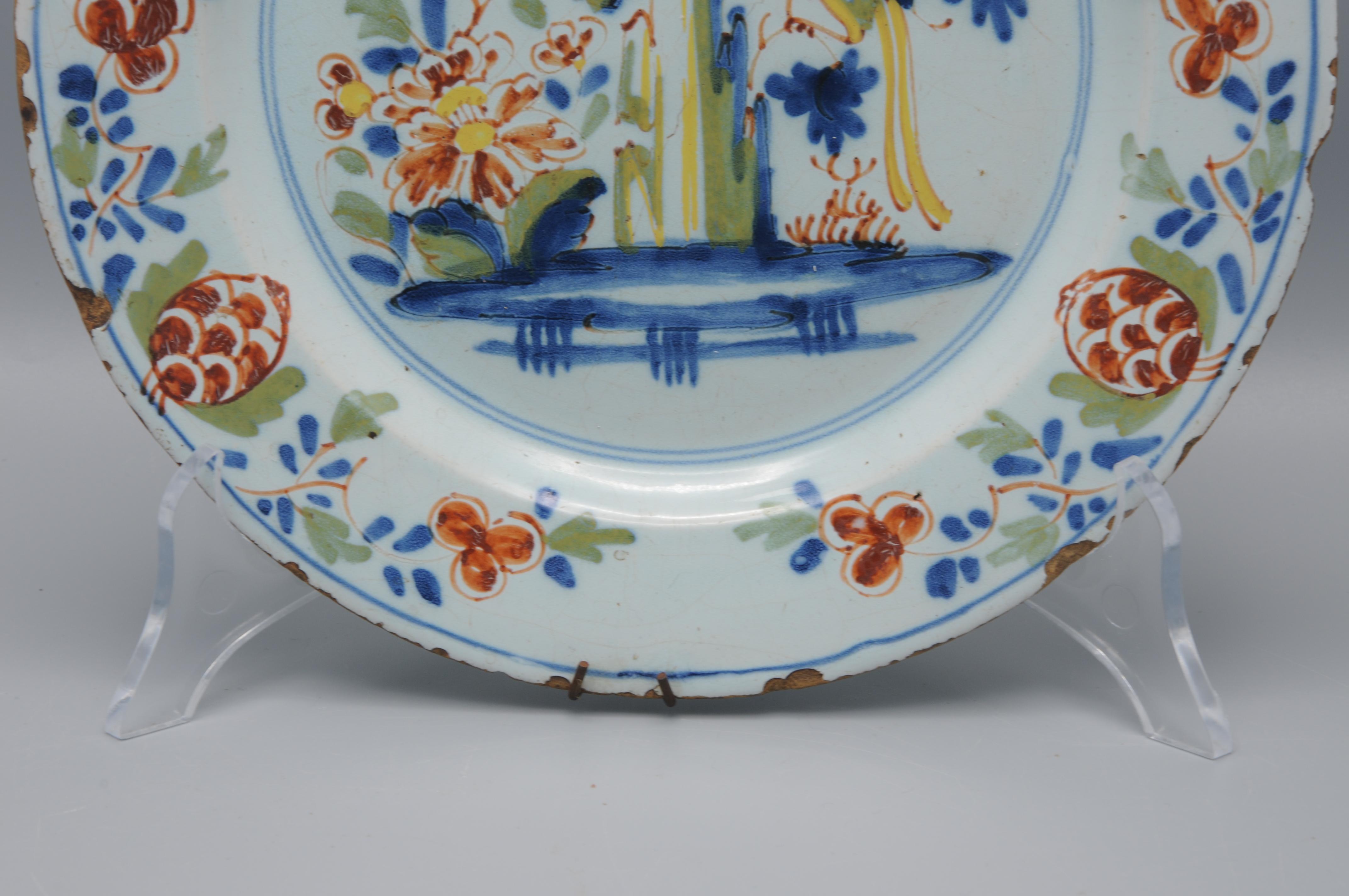 Peint à la main Lambeth London - Assiette à perroquet en Delftware anglais, milieu du 18ème siècle en vente