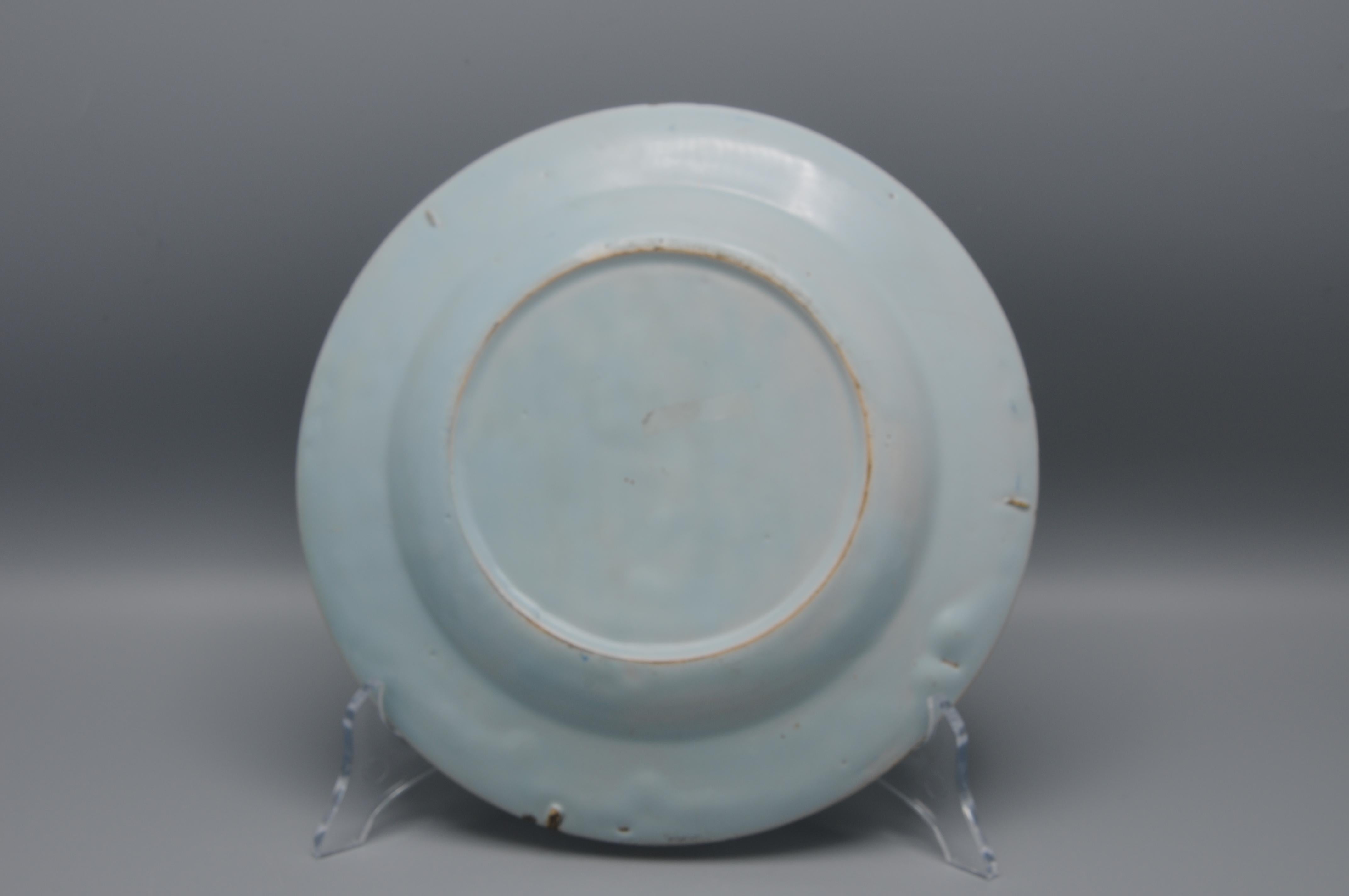 Faïence Lambeth London - Assiette à perroquet en Delftware anglais, milieu du 18ème siècle en vente