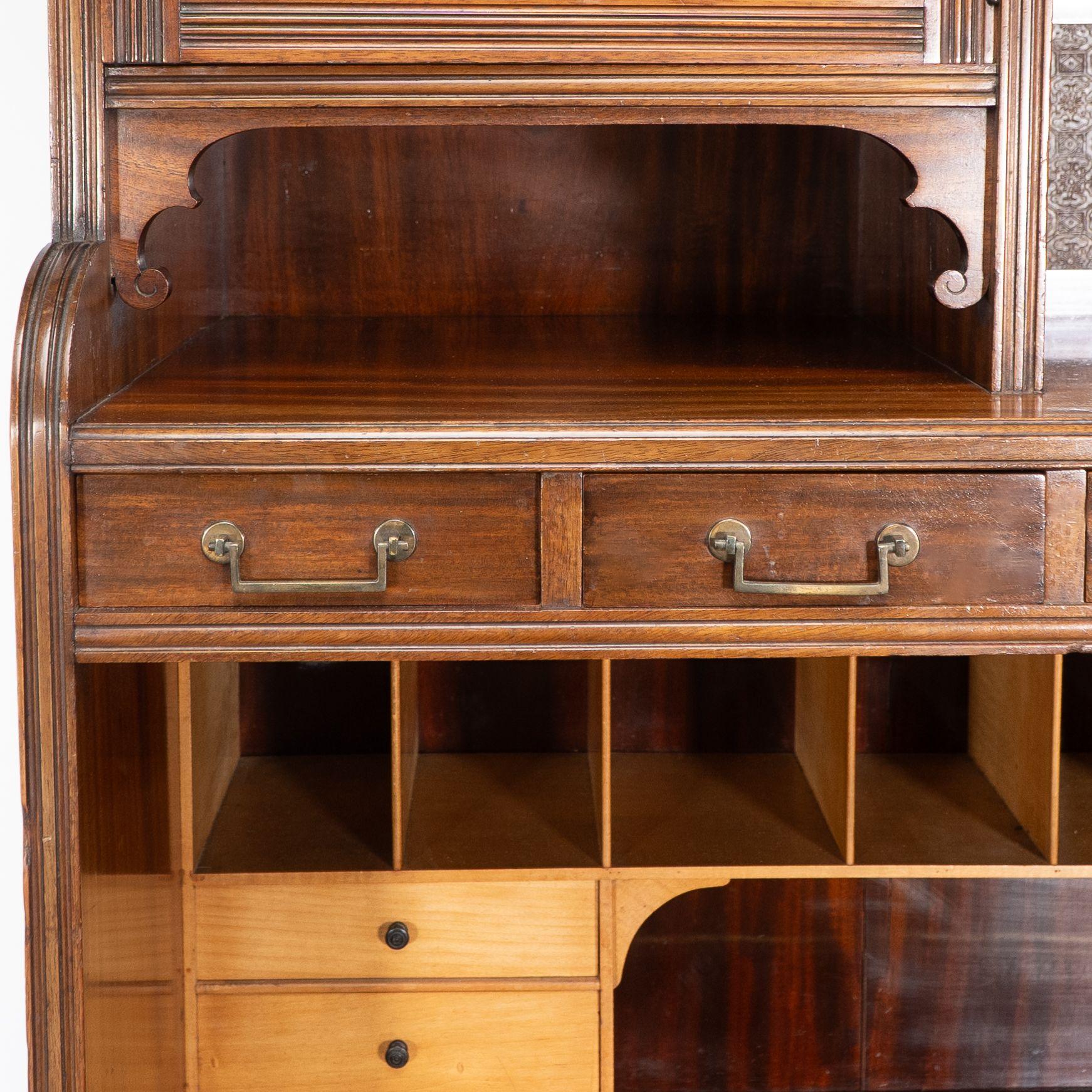 Lamb of Manchester. Una libreria secretaire anglo-giapponese con pannello laccato in vendita 4