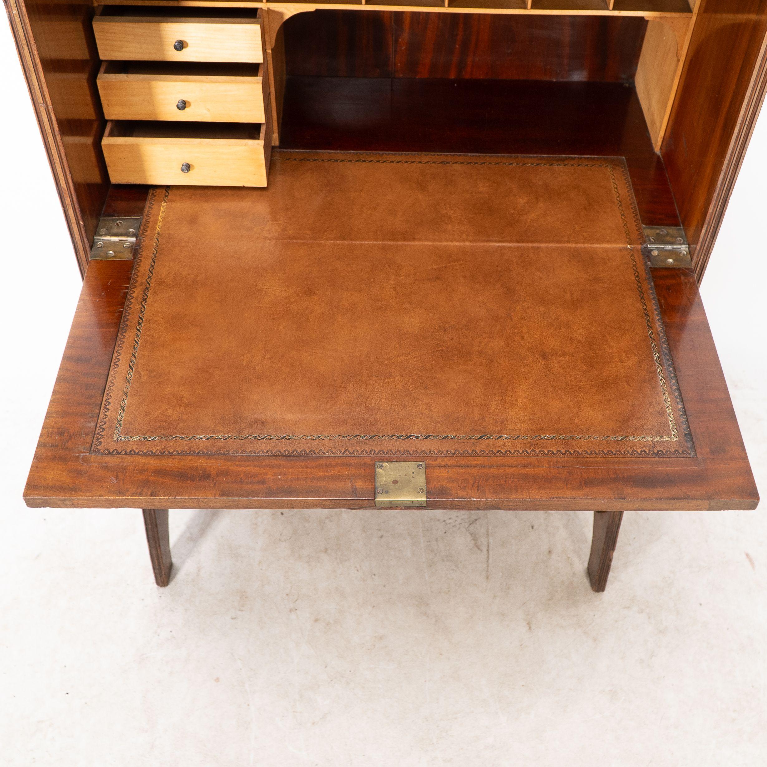 Lamb of Manchester. Una libreria secretaire anglo-giapponese con pannello laccato in vendita 7