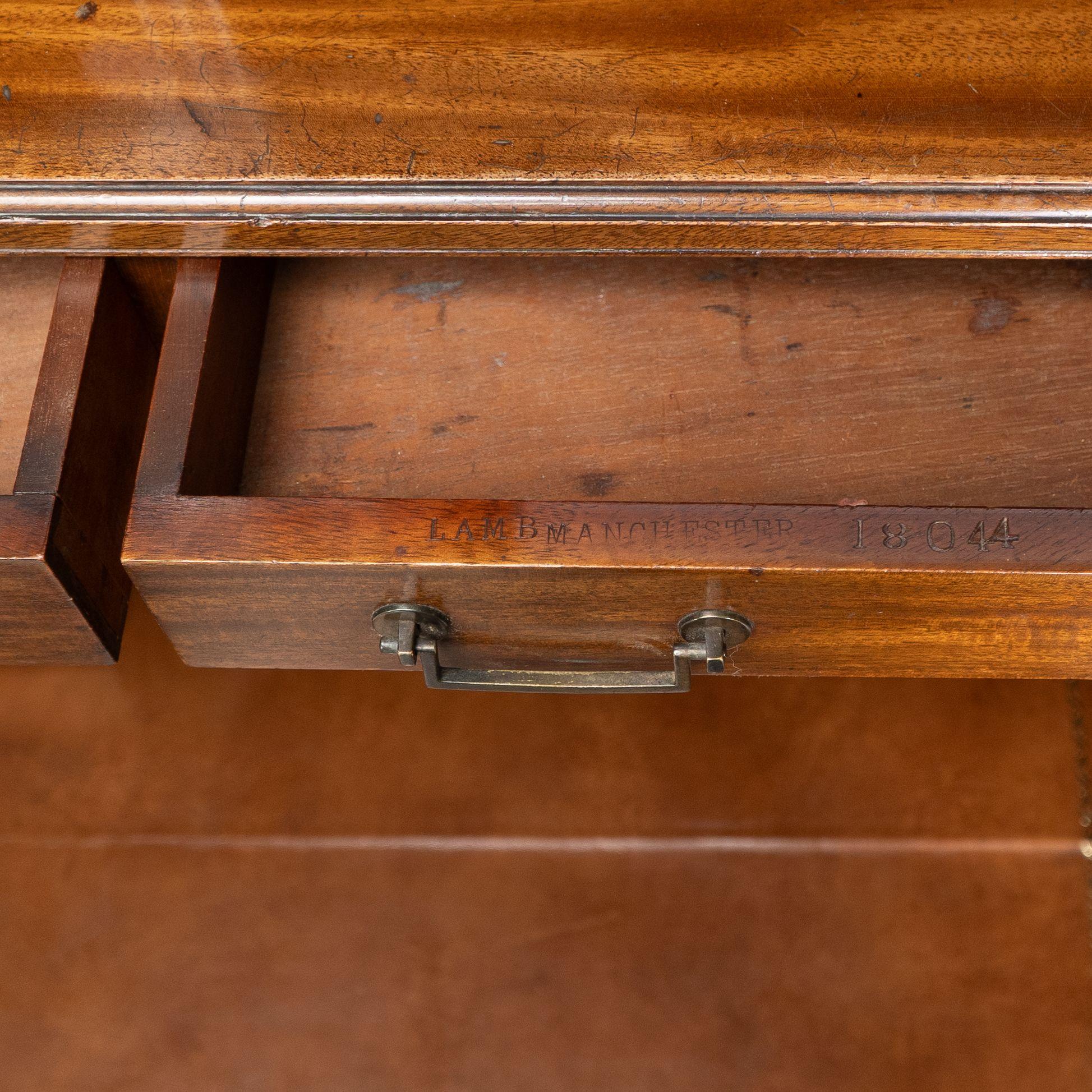 Lamb of Manchester. Una libreria secretaire anglo-giapponese con pannello laccato in vendita 8