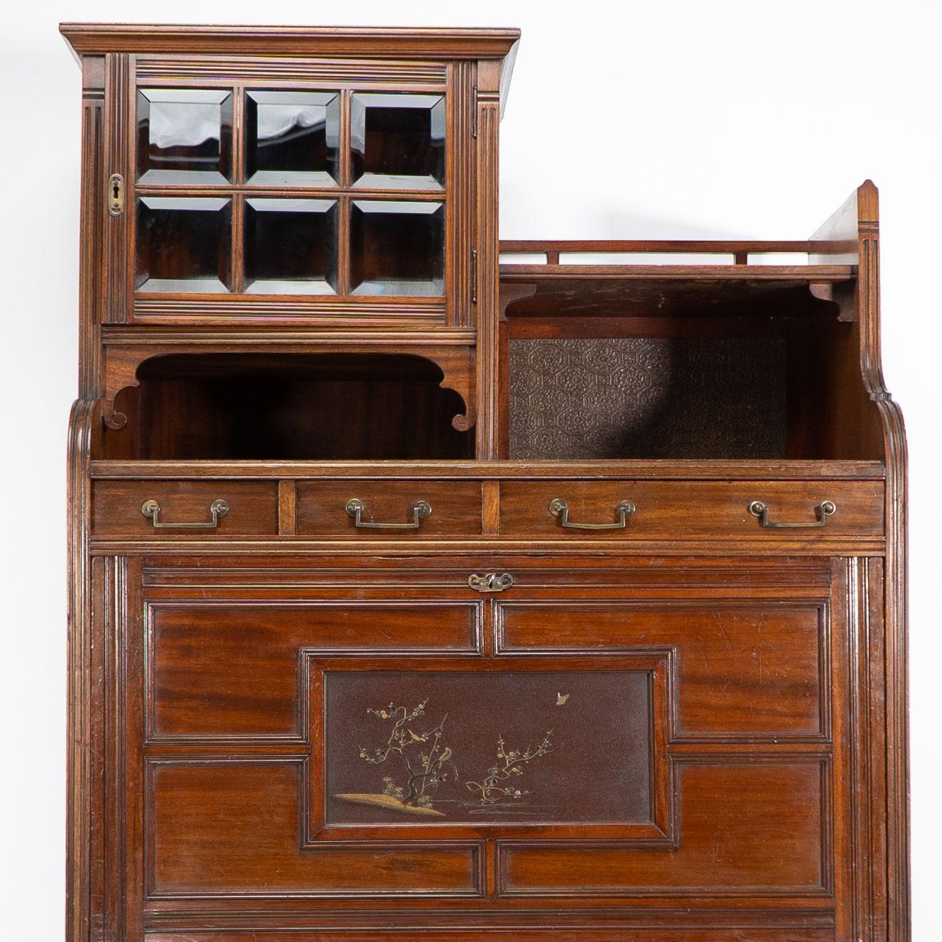 Fine XIX secolo Lamb of Manchester. Una libreria secretaire anglo-giapponese con pannello laccato in vendita