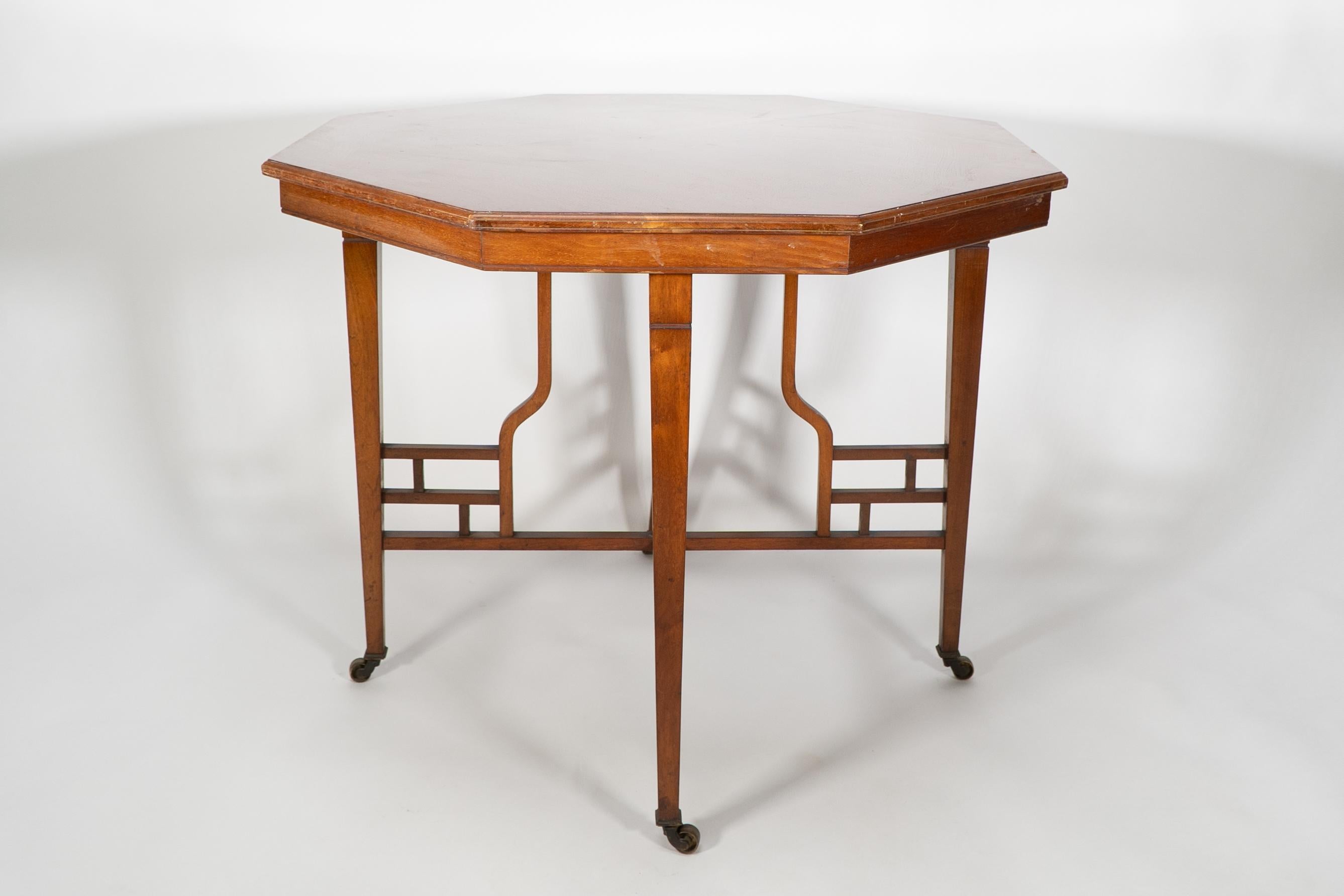 Lamb of Manchester. Mesa de centro octogonal anglo-japonesa de caoba estilo Godwin en Bueno estado para la venta en London, GB