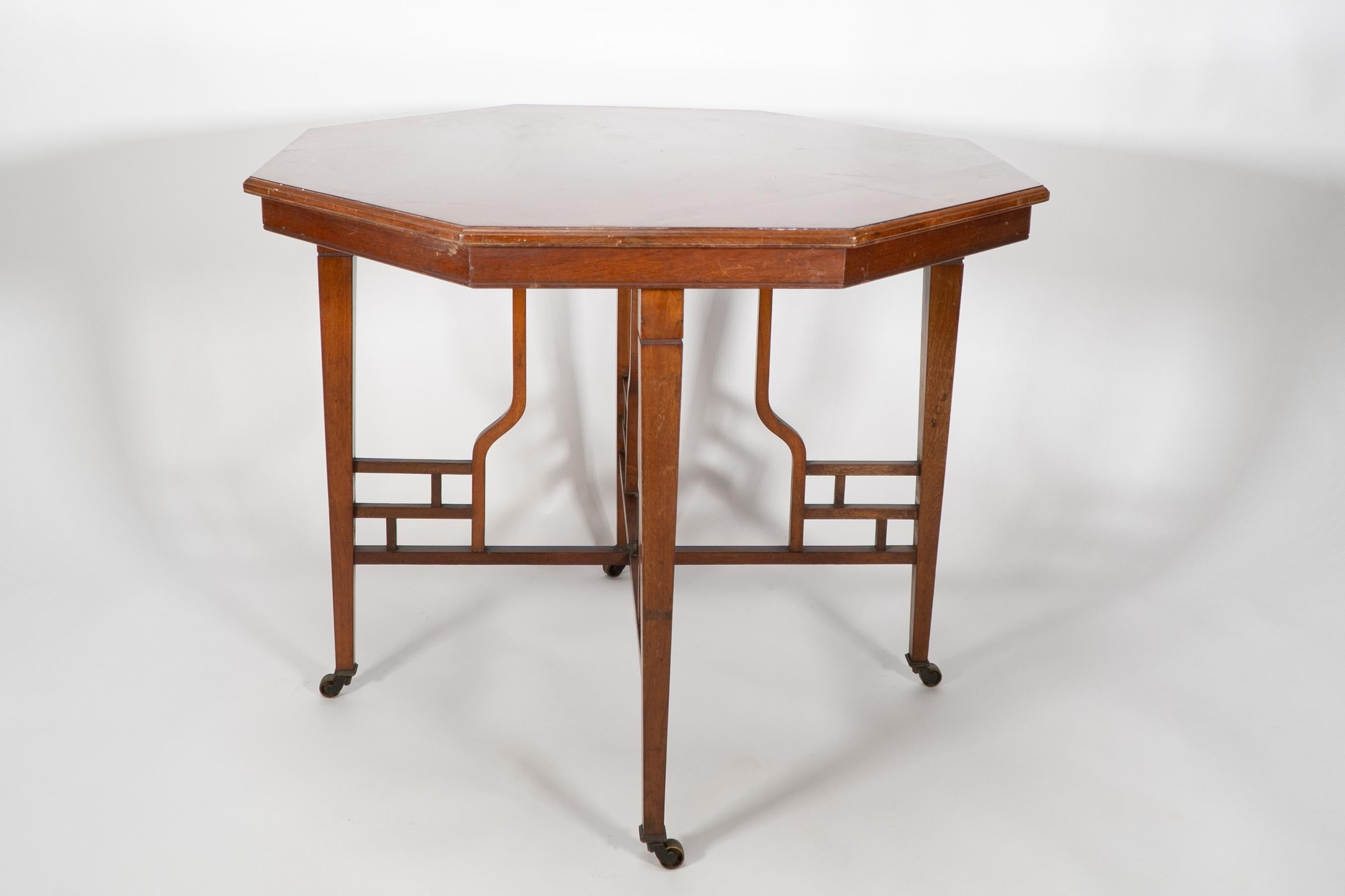 Lamb of Manchester. Mesa de centro octogonal anglo-japonesa de caoba estilo Godwin Caoba en venta
