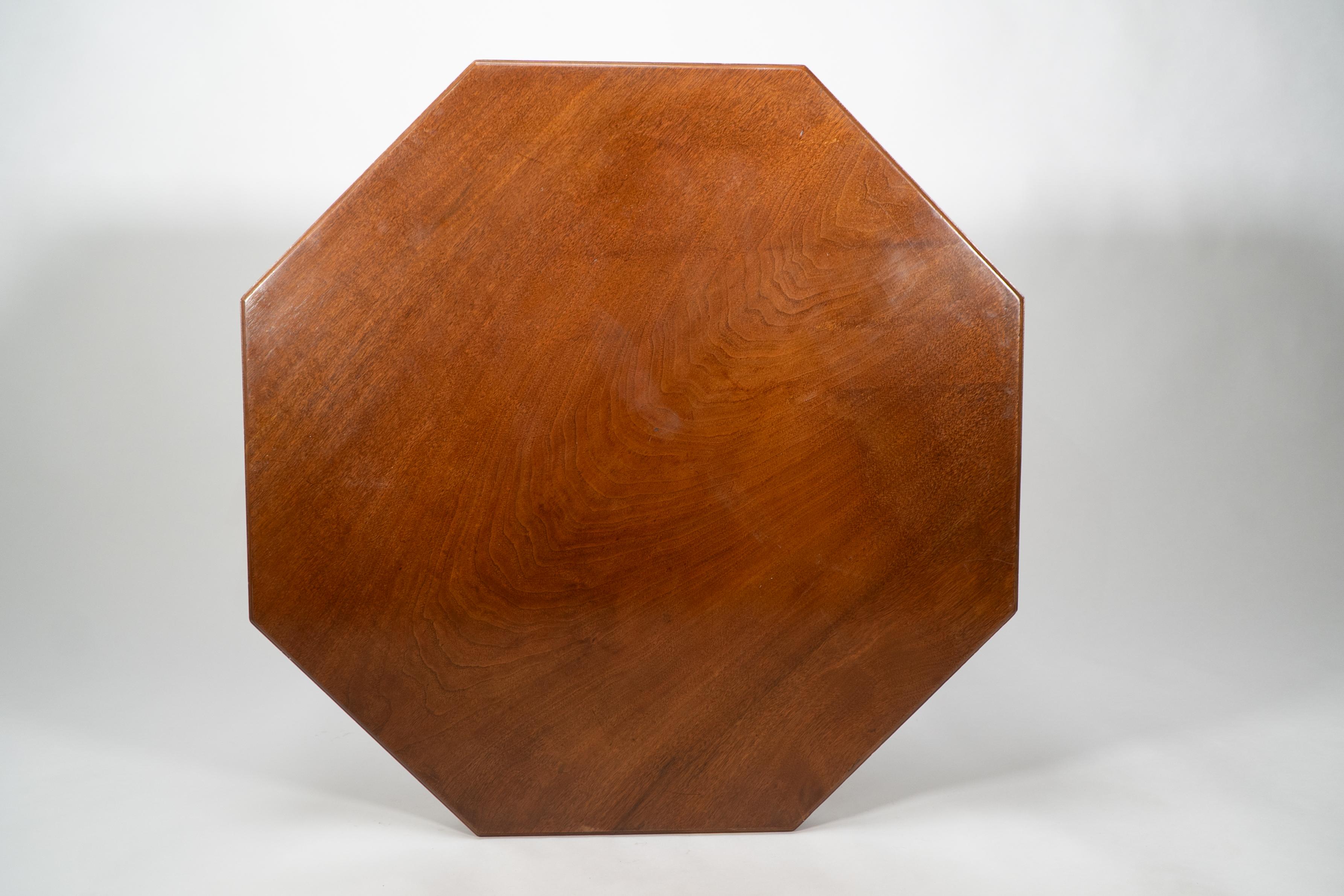 Lamb of Manchester. Mesa de centro octogonal anglo-japonesa de caoba estilo Godwin en venta 1