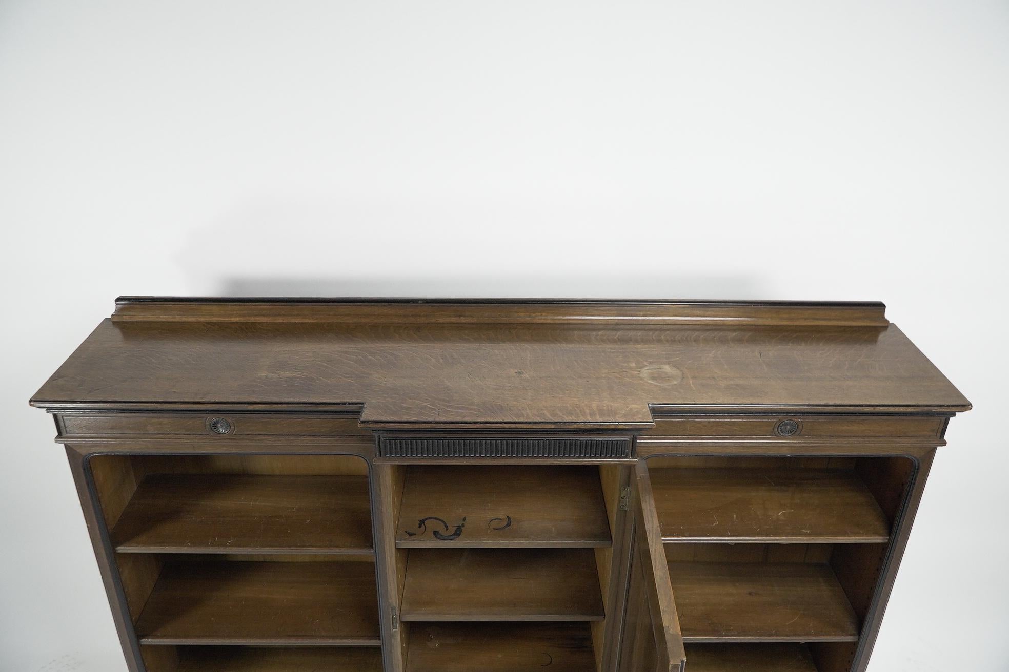 Oak Lambs of Manchester (stamped). A fine Aesthetic Movement oak breakfront bookcase For Sale