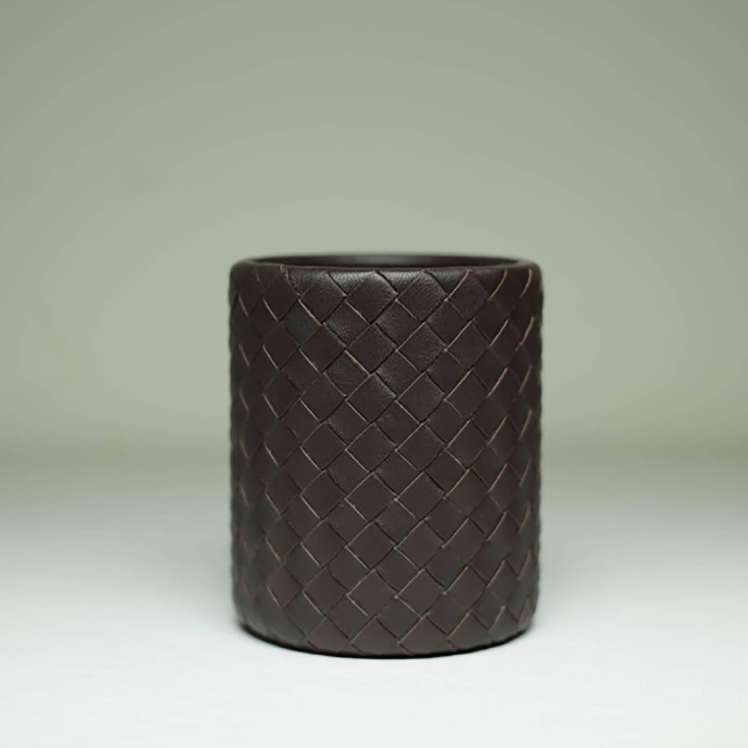 Nero Intrecciato Nappa leather pencil holder

Description:
This finely crafted Nappa pencil holder is a handsome addition to a well-appointed desk. The design showcases the iconic intrecciato weave-a Bottega Veneta