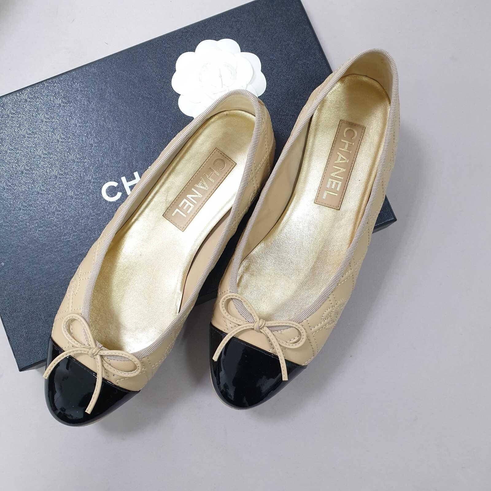 Ballerines en cuir d'agneau verni à double couture CC Cap Toe Sz.39.5 Bon état - En vente à Krakow, PL