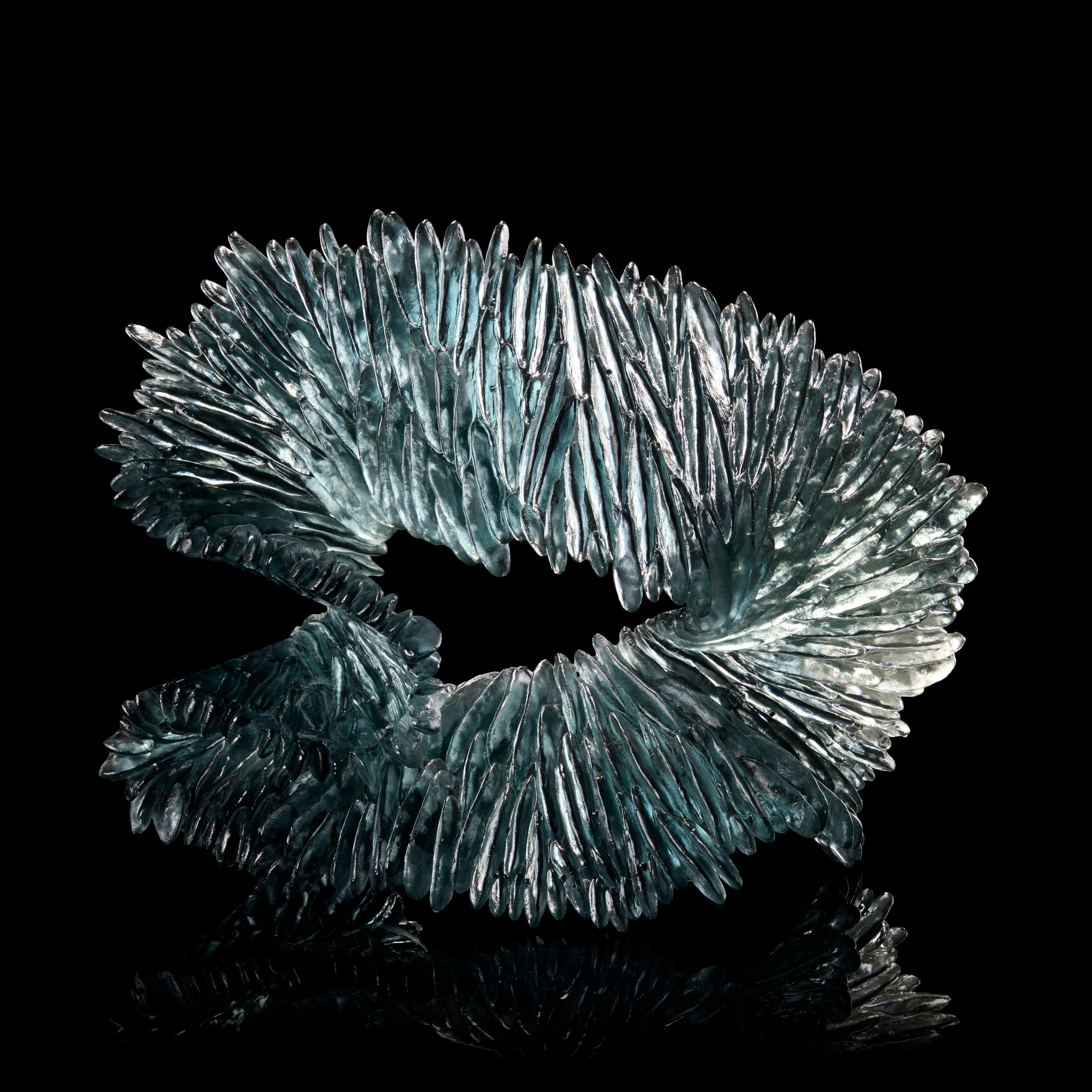 XXI secolo e contemporaneo Lamellae III, scultura in vetro fuso grigio e trasparente di Nina Casson McGarva in vendita