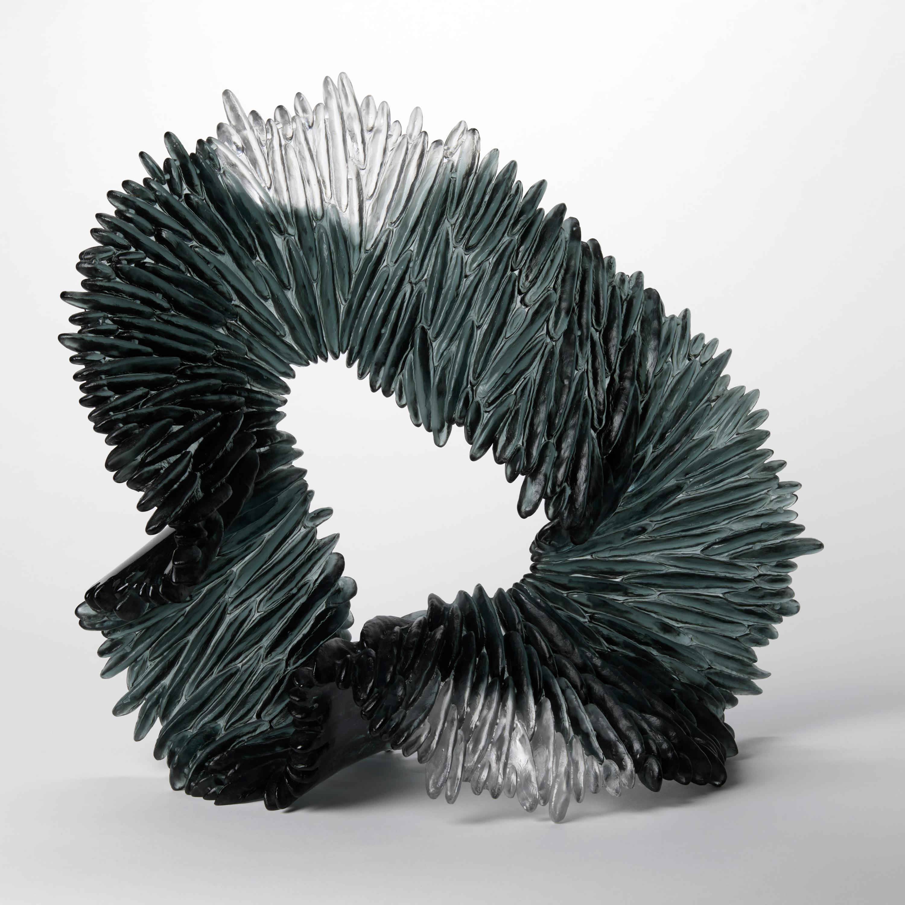 'Lamellae VI' è una scultura in vetro unica dell'artista britannica Nina Casson McGarva.

Casson McGarva getta il vetro in uno stampo piatto dove introduce tutte le texture superficiali, tutte uniche e distinte. Il vetro viene poi sottoposto a una