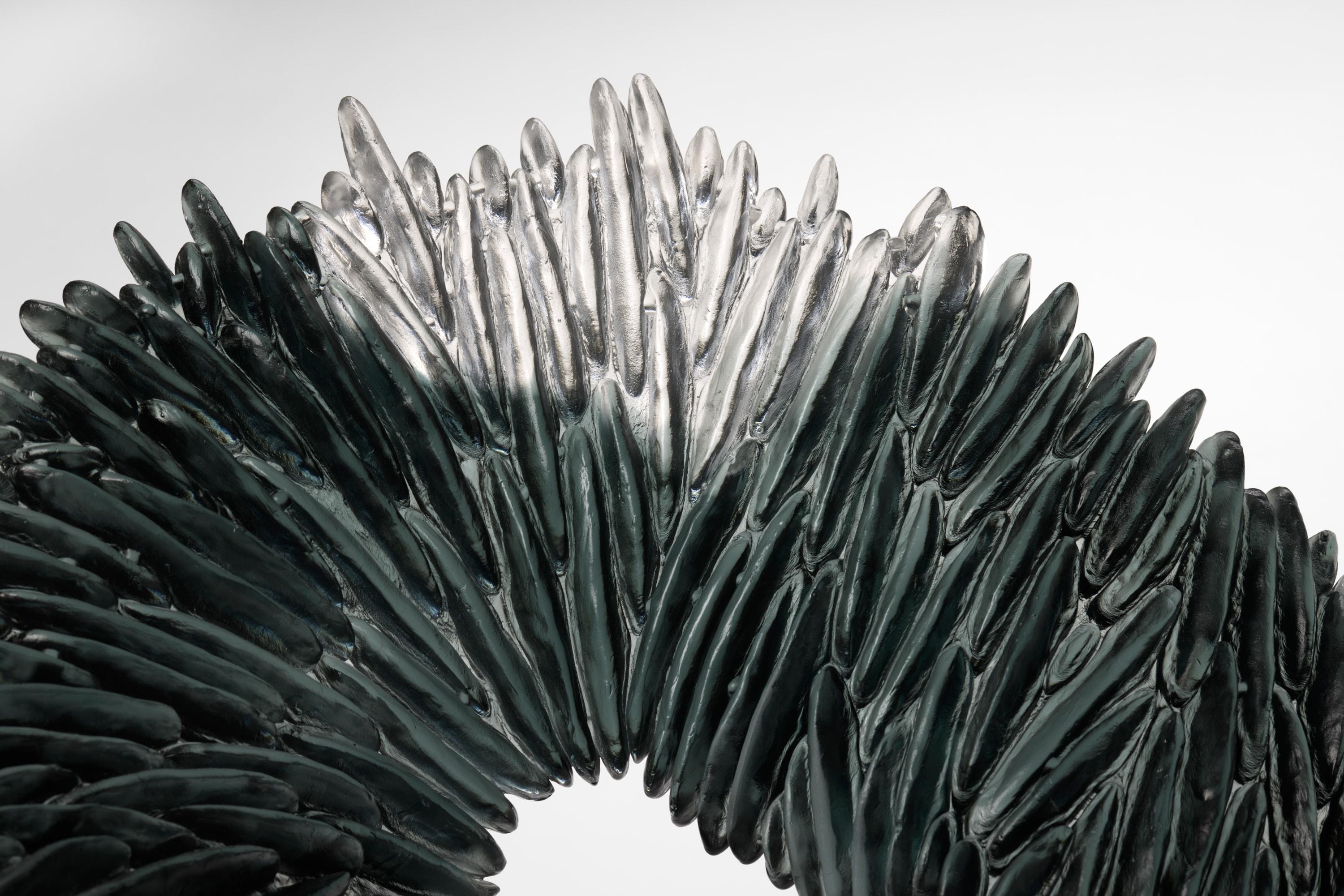 Calco Lamellae VI, scultura in vetro fuso grigio e trasparente di Nina Casson McGarva in vendita