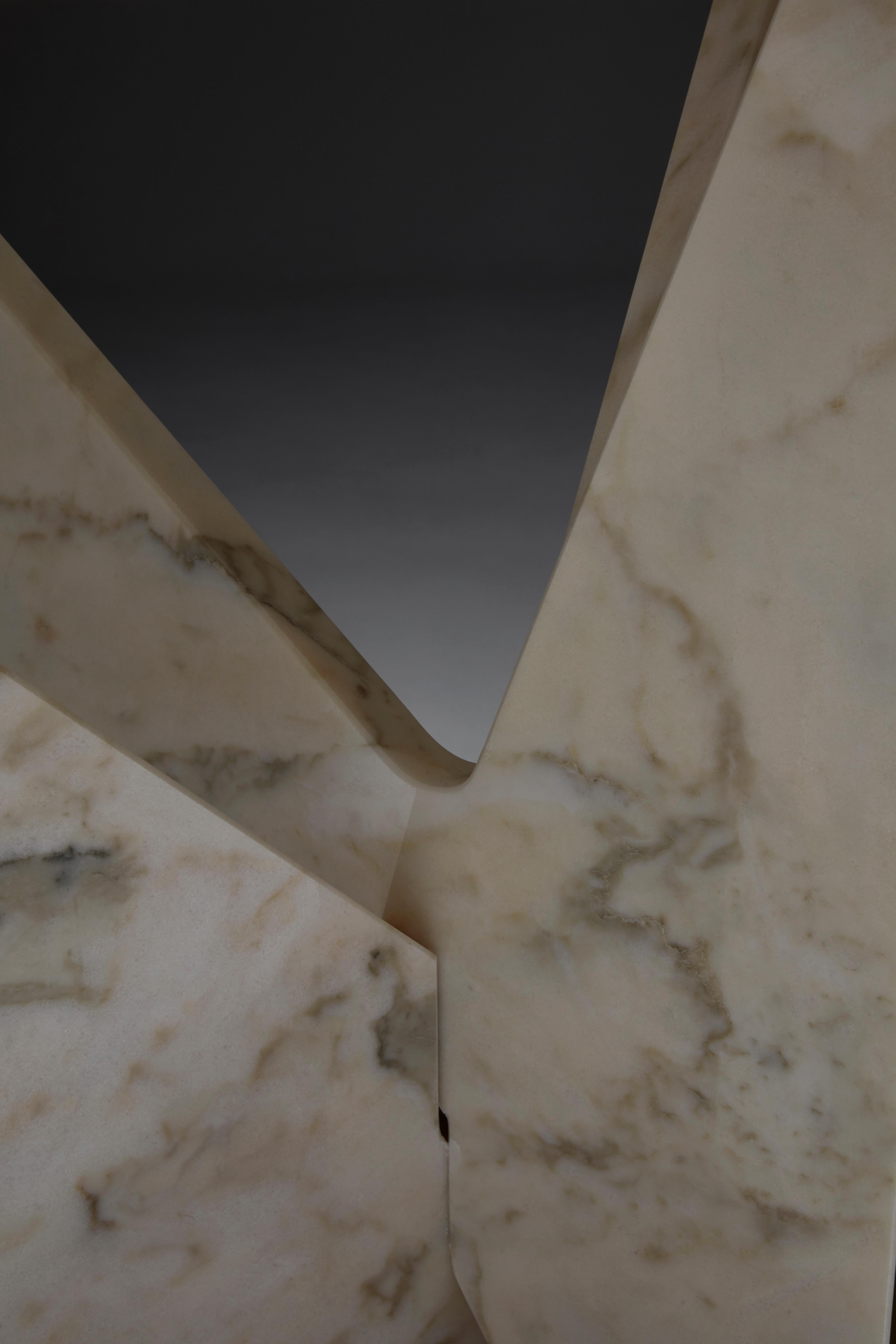 Esstisch aus Lamina, geäderter Estremoz-Marmor von Hannes Peer für La Chance (Moderne) im Angebot
