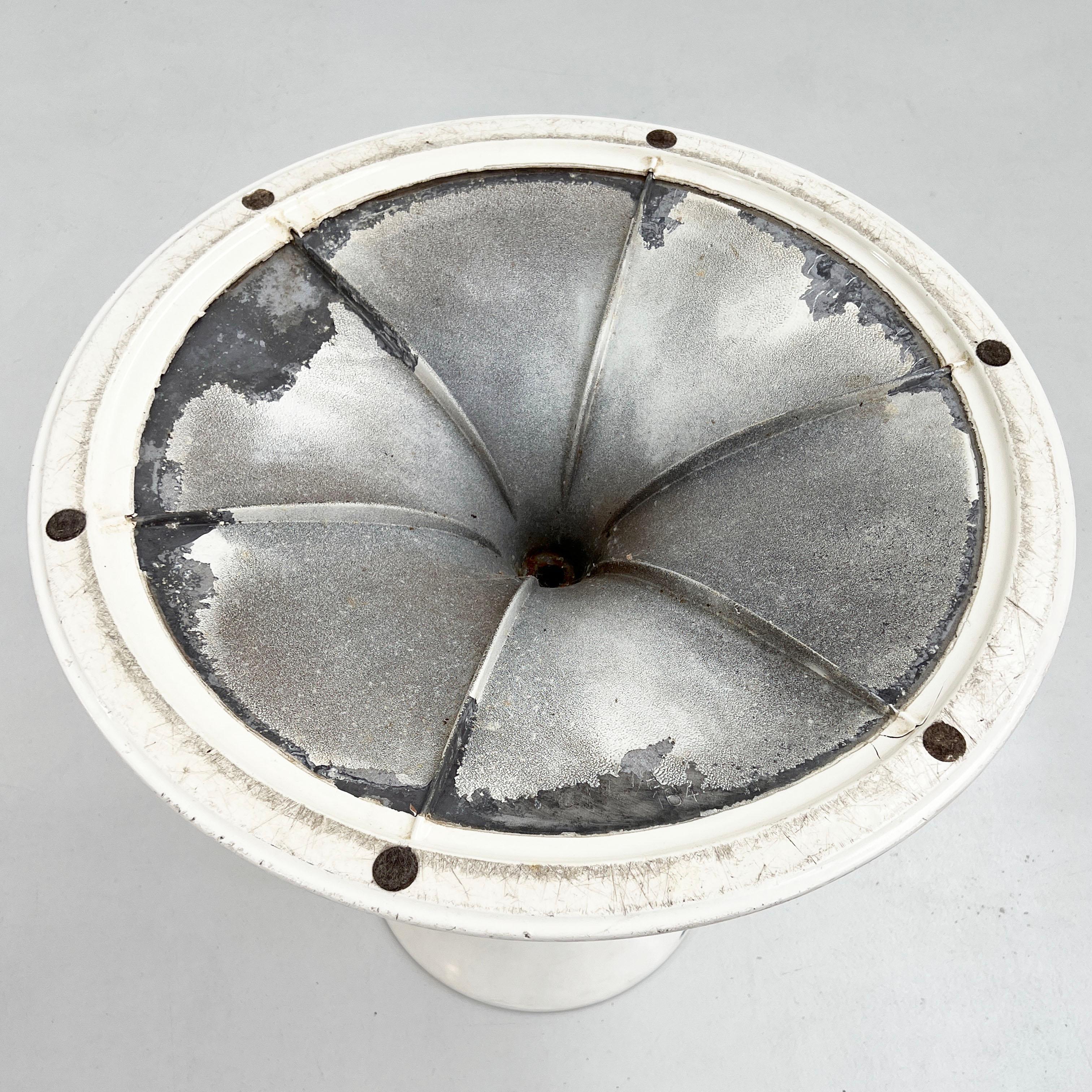 Laminate Tulip Dining Table by Eero Saarinen for Knoll, 1970s 5