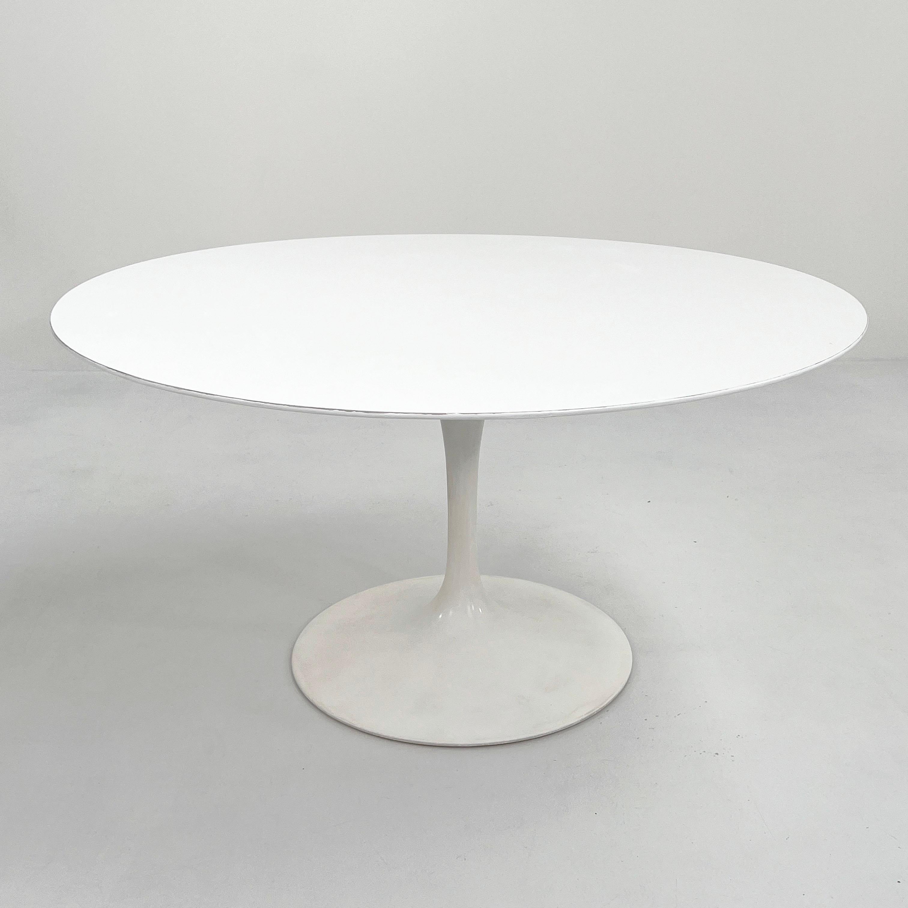Laminate Tulip dining table 137,5 cm by Eero Saarinen for Knoll, 1970s
Designer - Eero Saarinen
Producer - Knoll
Model - Tulip Table
Design Period - Fifties (Production Period Seventies) 
Measurements - Width 137,5 cm x Depth 137,5 cm x Height