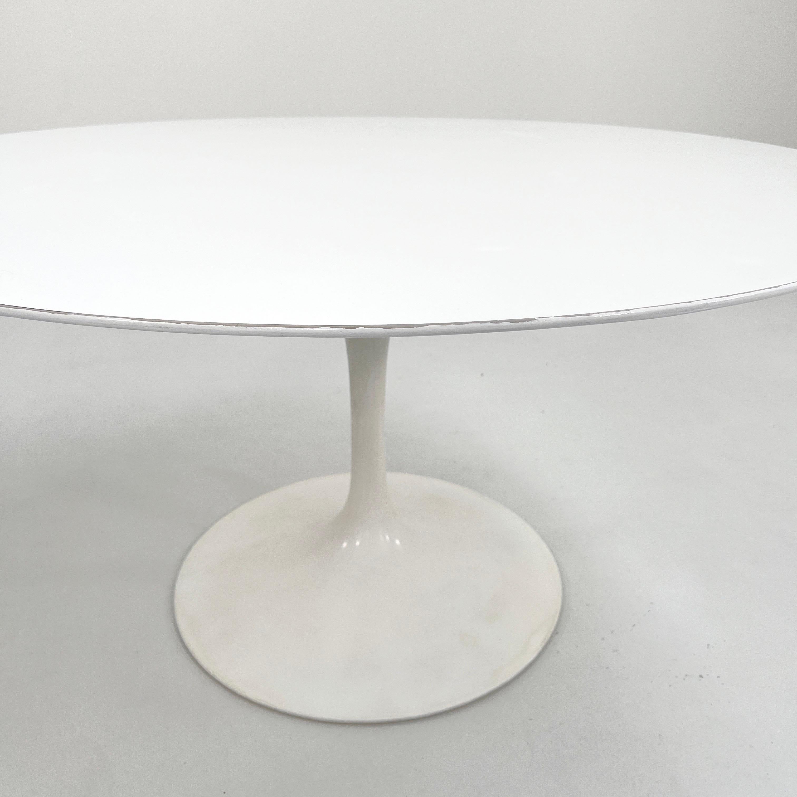 Laminate Tulip Dining Table by Eero Saarinen for Knoll, 1970s 1