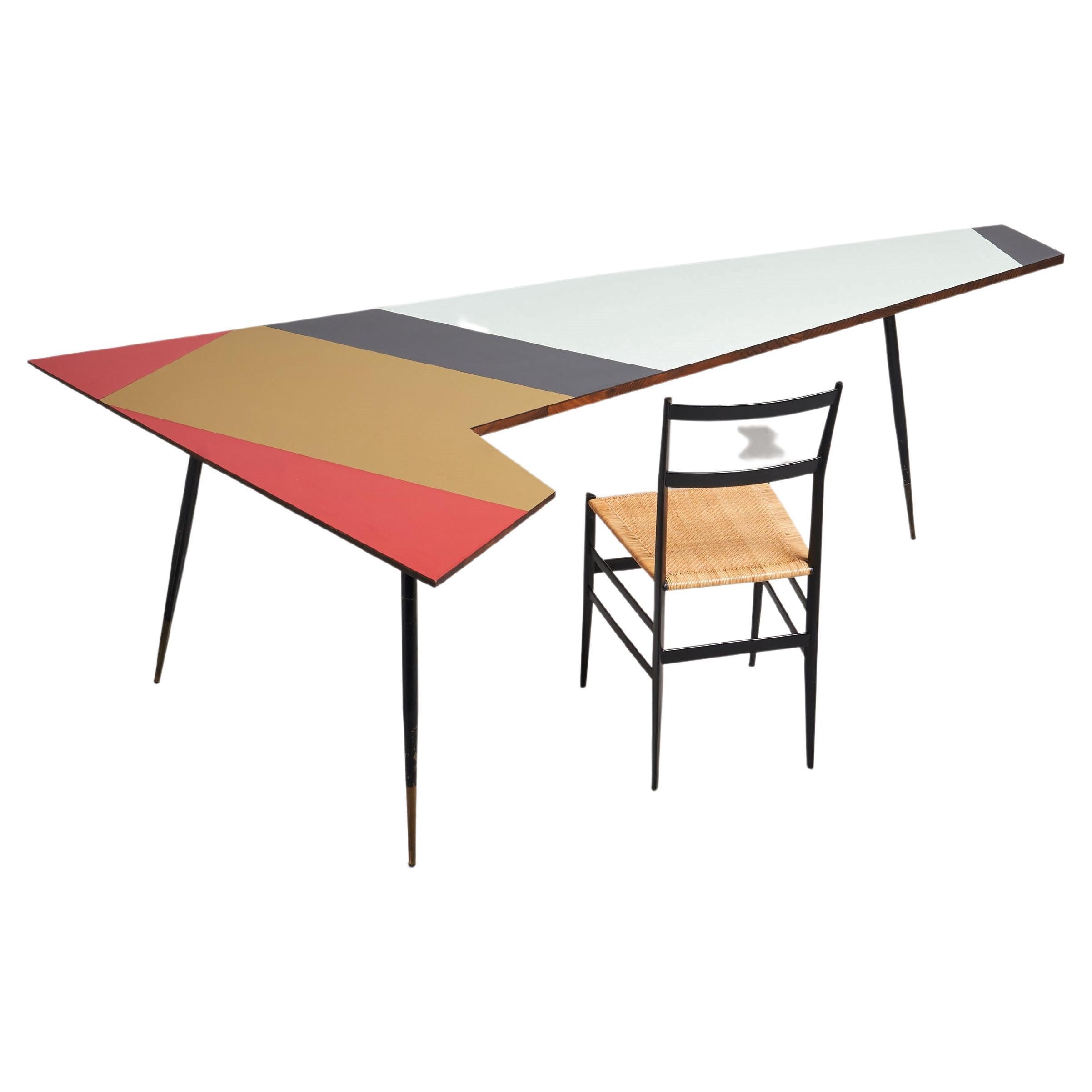 Laminated boomerang desk made in Italy 1950s For Sale