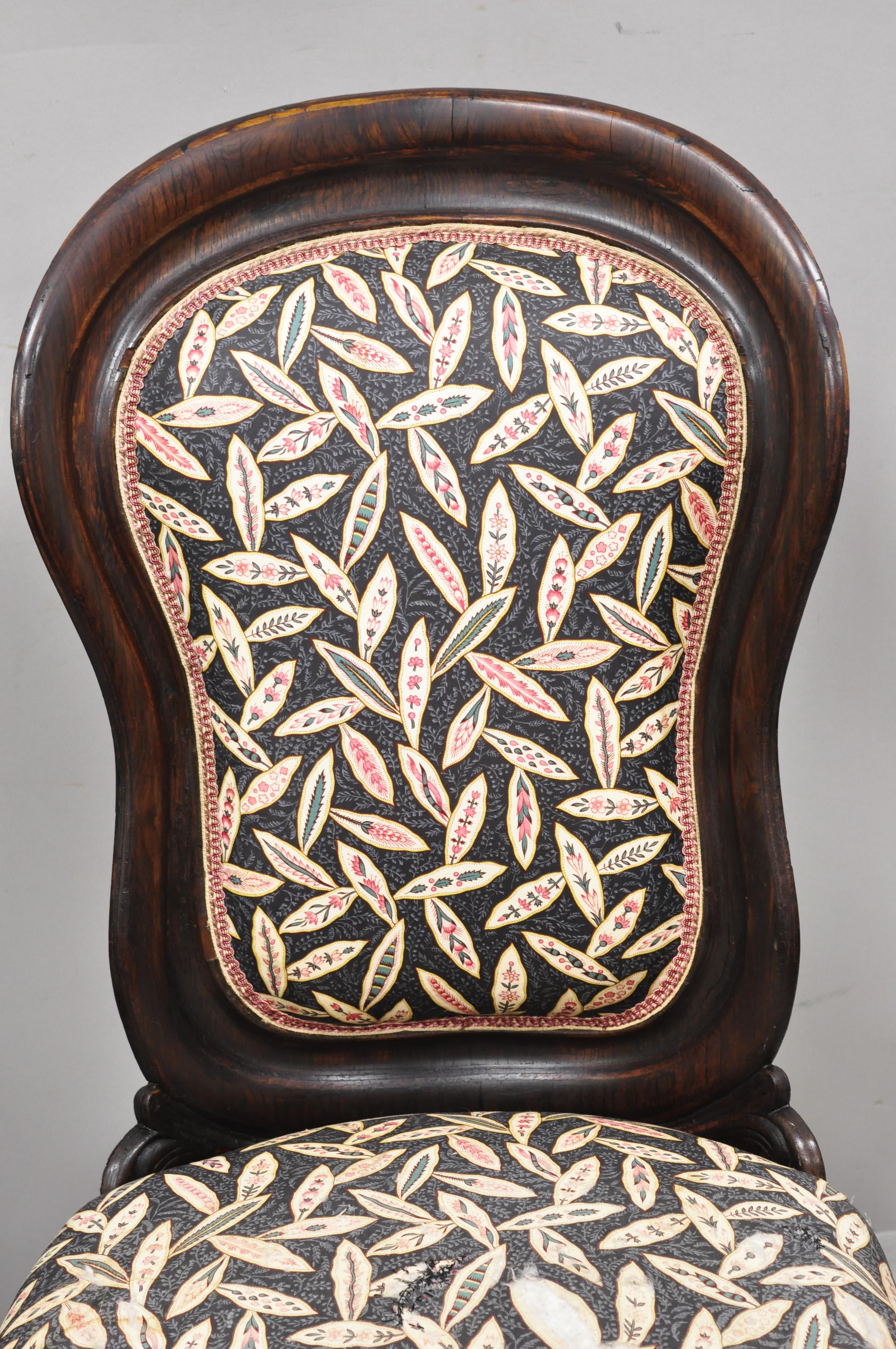 Victorien Paire de fauteuils de salon victoriens John Henry Belter en bois de rose stratifié en vente
