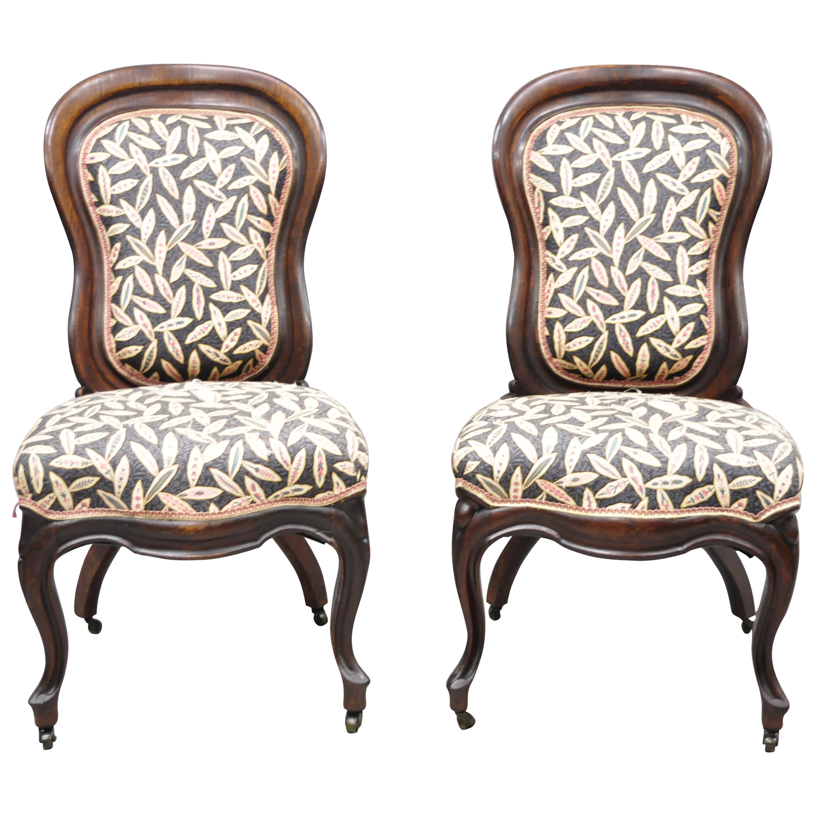 Paire de fauteuils de salon victoriens John Henry Belter en bois de rose stratifié en vente