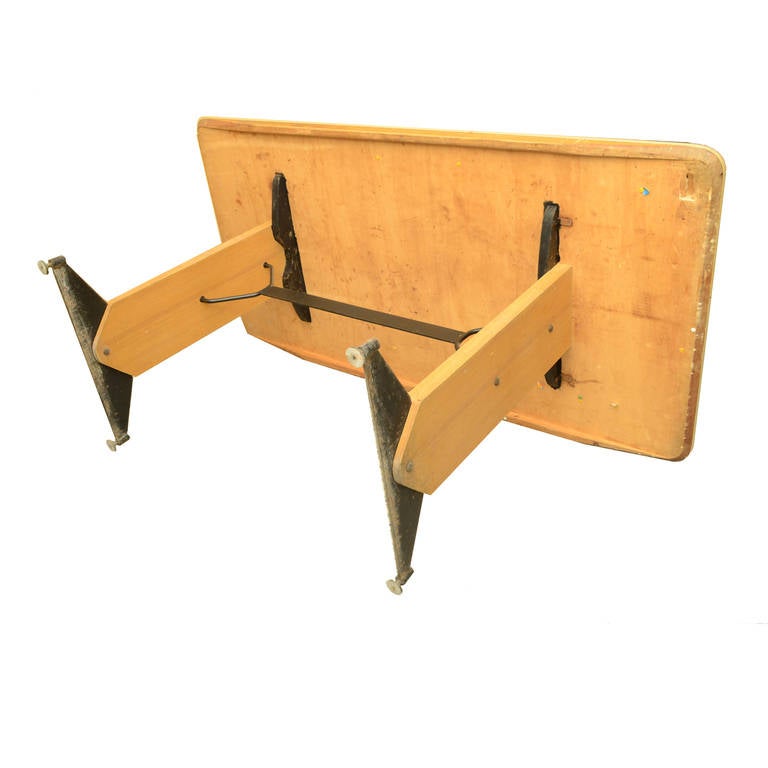 Esstisch aus laminiertem Holz aus den 1940er Jahren mit sechs Stühlen und Sitz mit Skai-Bezug  Italienisches Design (Mitte des 20. Jahrhunderts) im Angebot