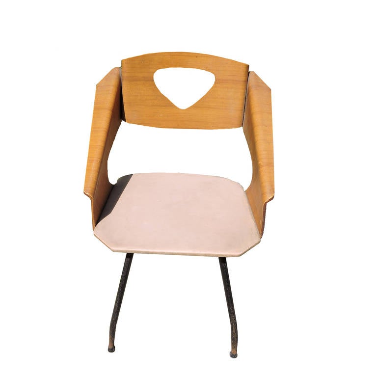 Table de salle à manger en bois stratifié des années 1940 Six chaises Sièges recouverts de skaï  Design italien en vente 1
