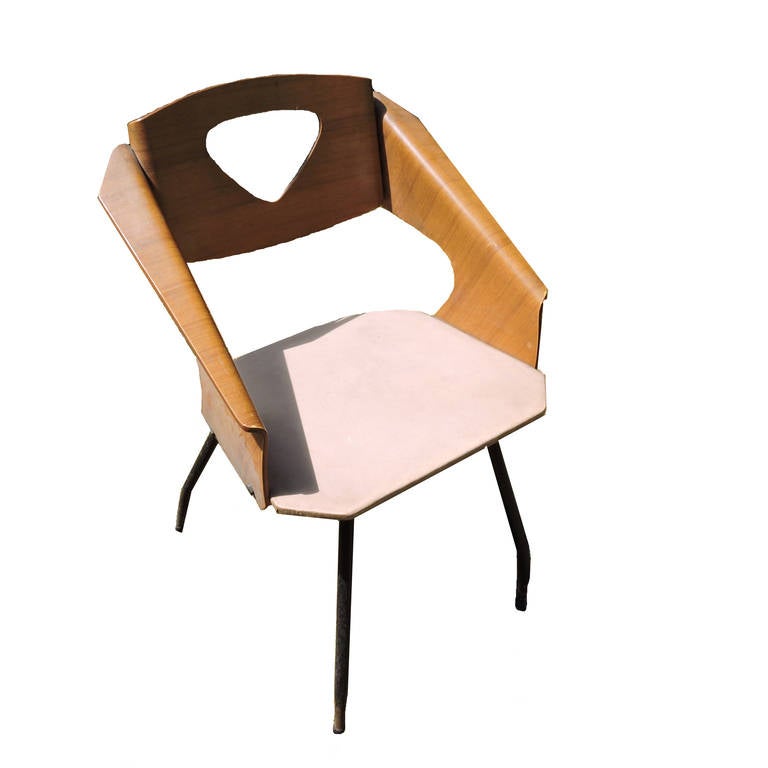 Table de salle à manger en bois stratifié des années 1940 Six chaises Sièges recouverts de skaï  Design italien en vente 2