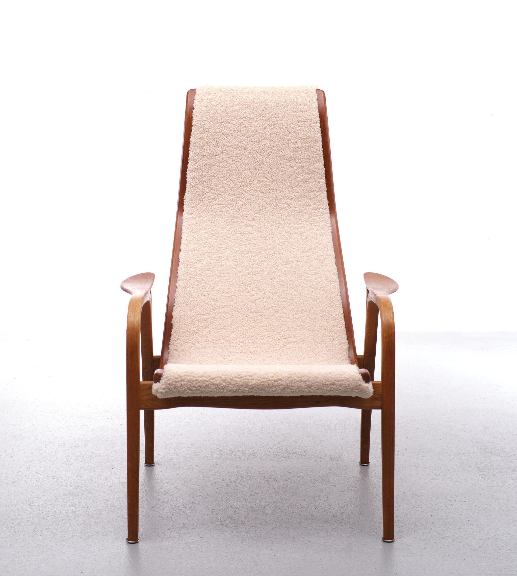 Lamino chair by Yngve Ekström for Swedese, 1960s, Walnut frame, comes with a brand new upholstery. Beautiful iconic design. Great looking chair.