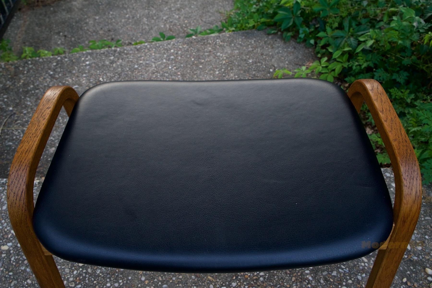 Lamino Ottoman in Black Leather by Yngve Ekström for Swedese In Good Condition In Hyattsville, MD