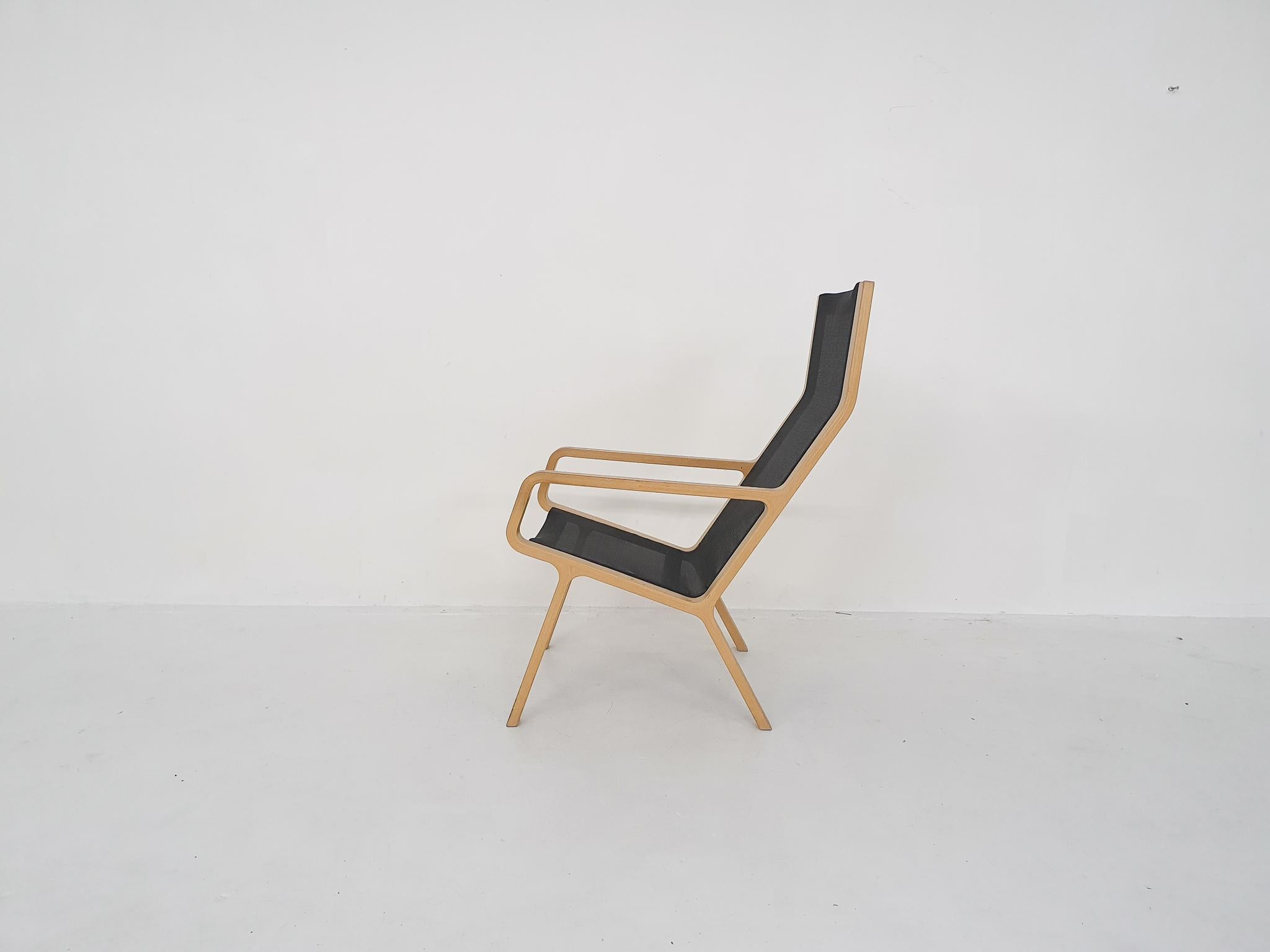Scandinavian Modern Lamintated Beech and Gauze Design Lounge Chair For Sale
